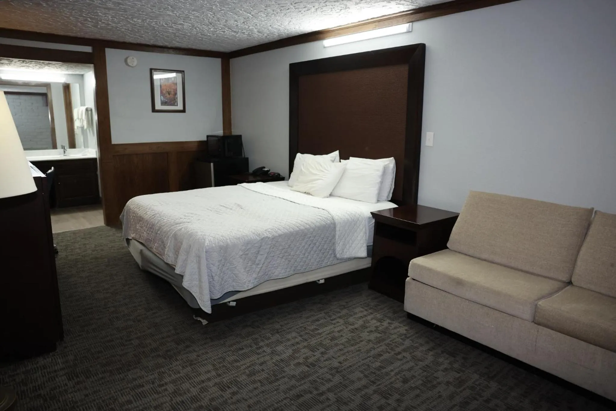 Living room, Bed in Rittiman Inn and Suites