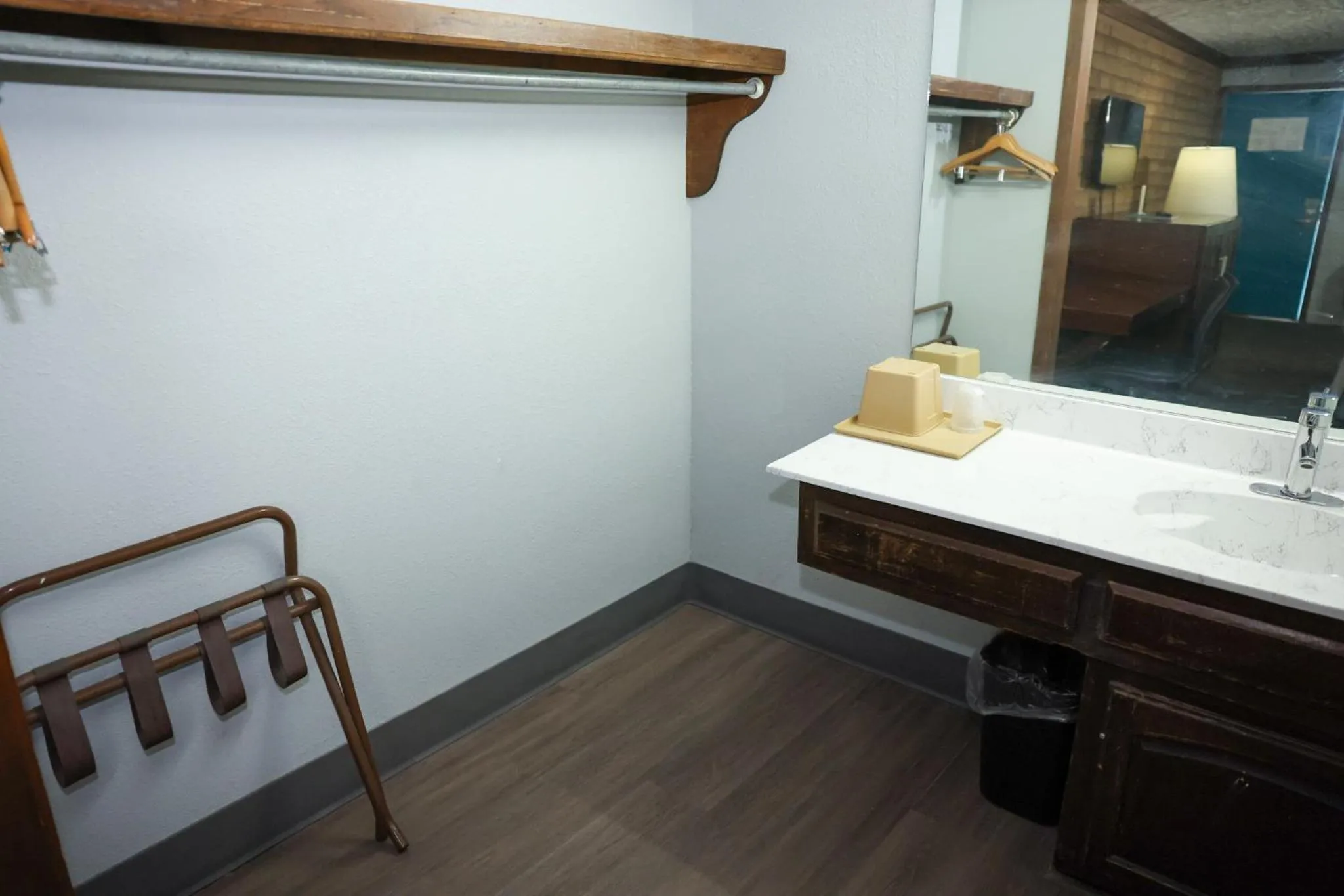 flat iron in Rittiman Inn and Suites