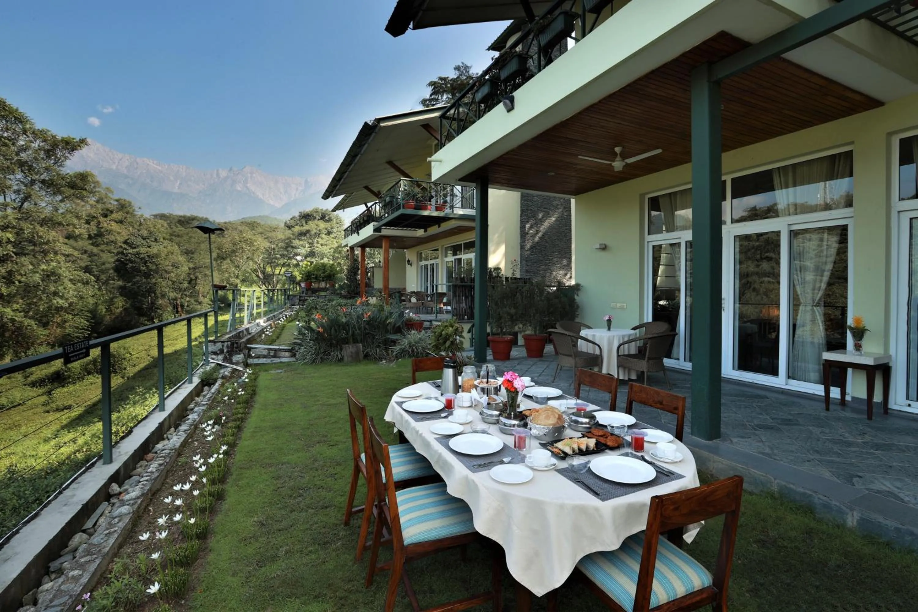 Dining area in Lamrin Norwood Green Palampur, Himachal Pradesh