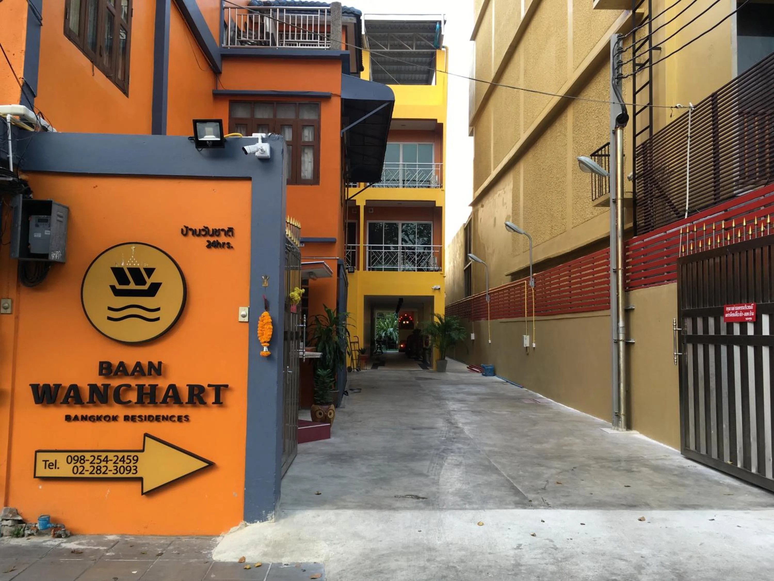 Facade/entrance in Baan Wanchart