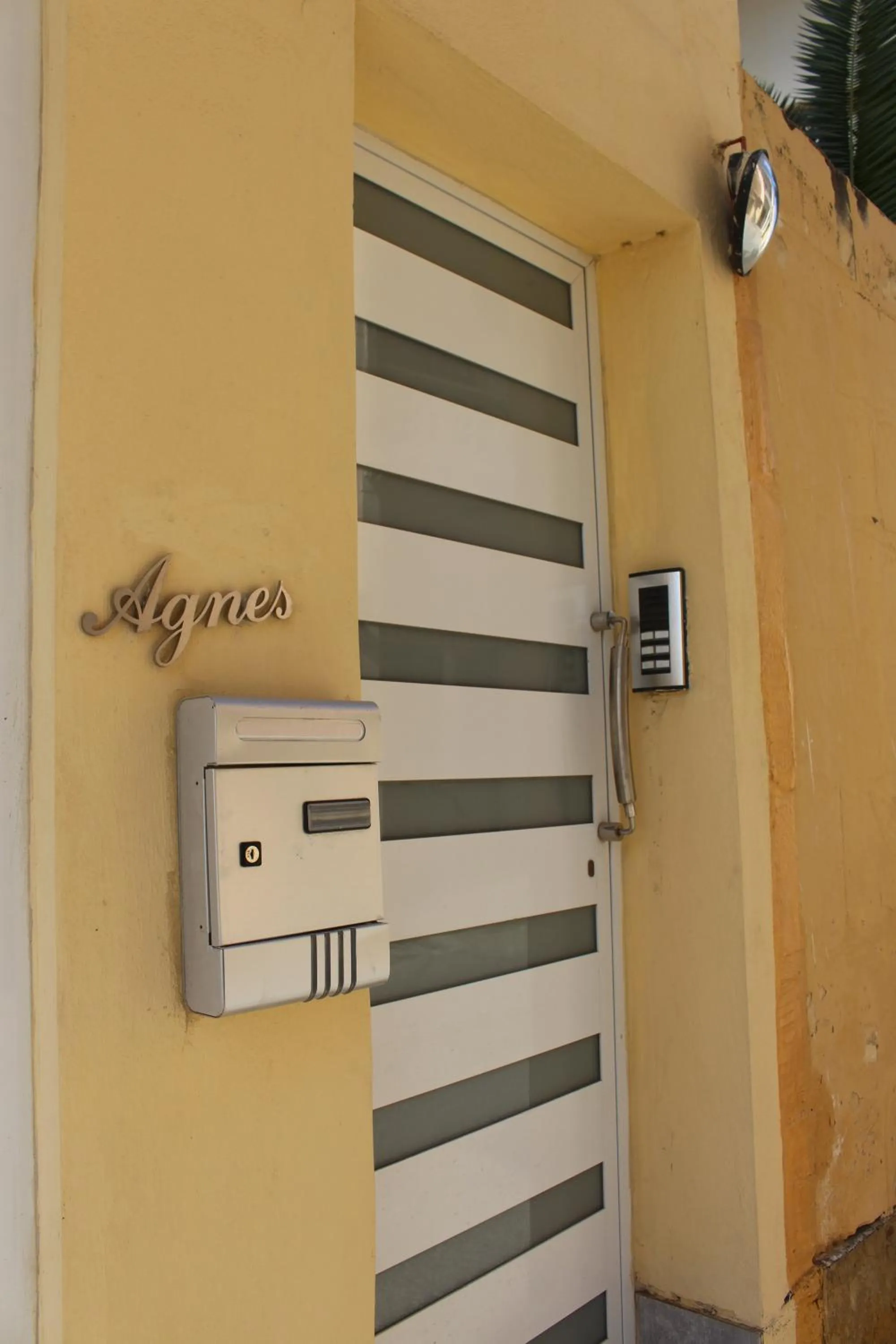 Facade/entrance in All Nations Holiday Home