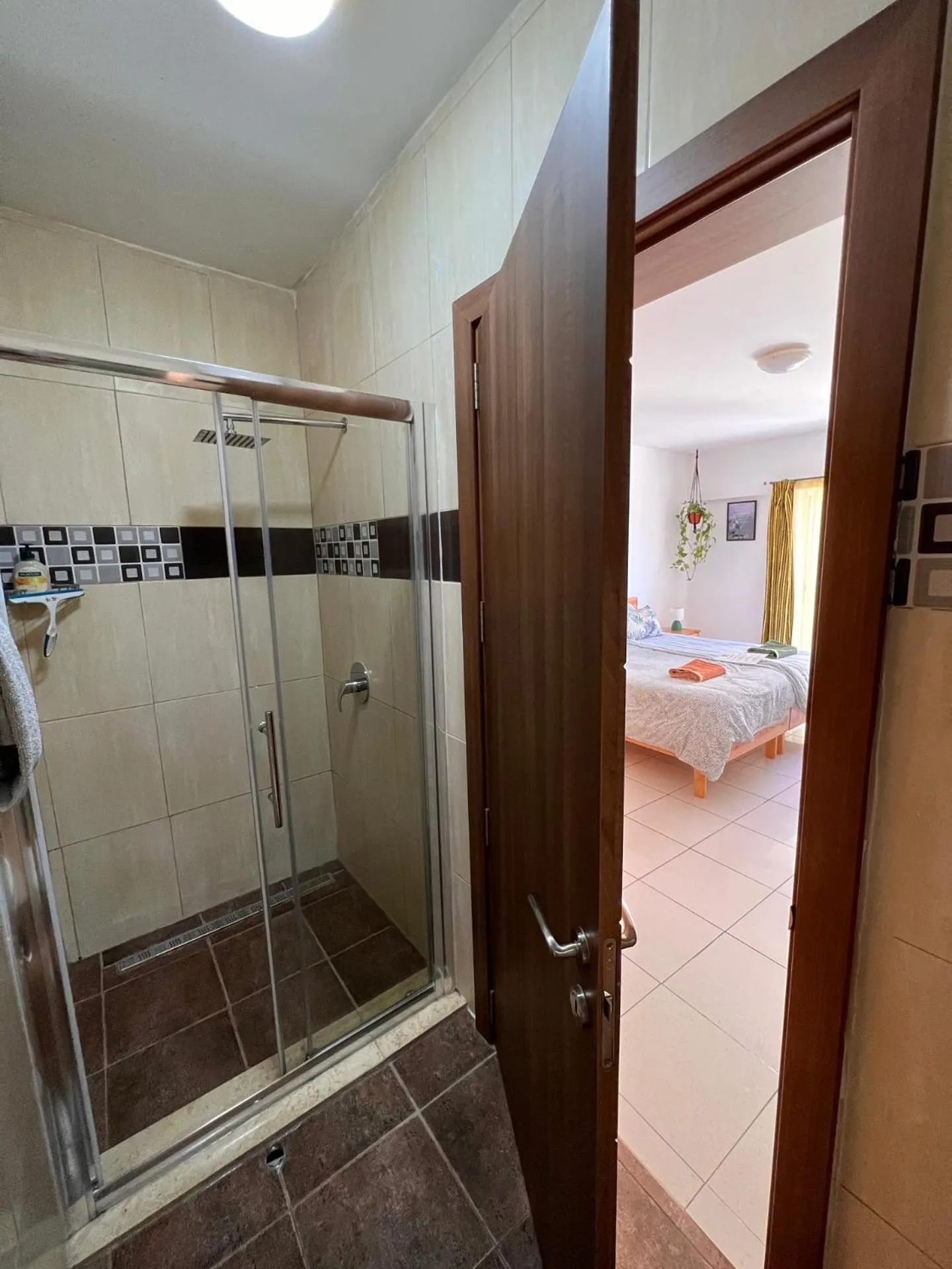 Shower, Bed in All Nations Holiday Home