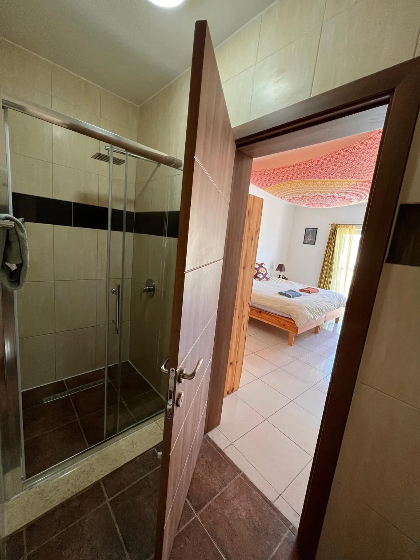 Bathroom, Bed in All Nations Holiday Home