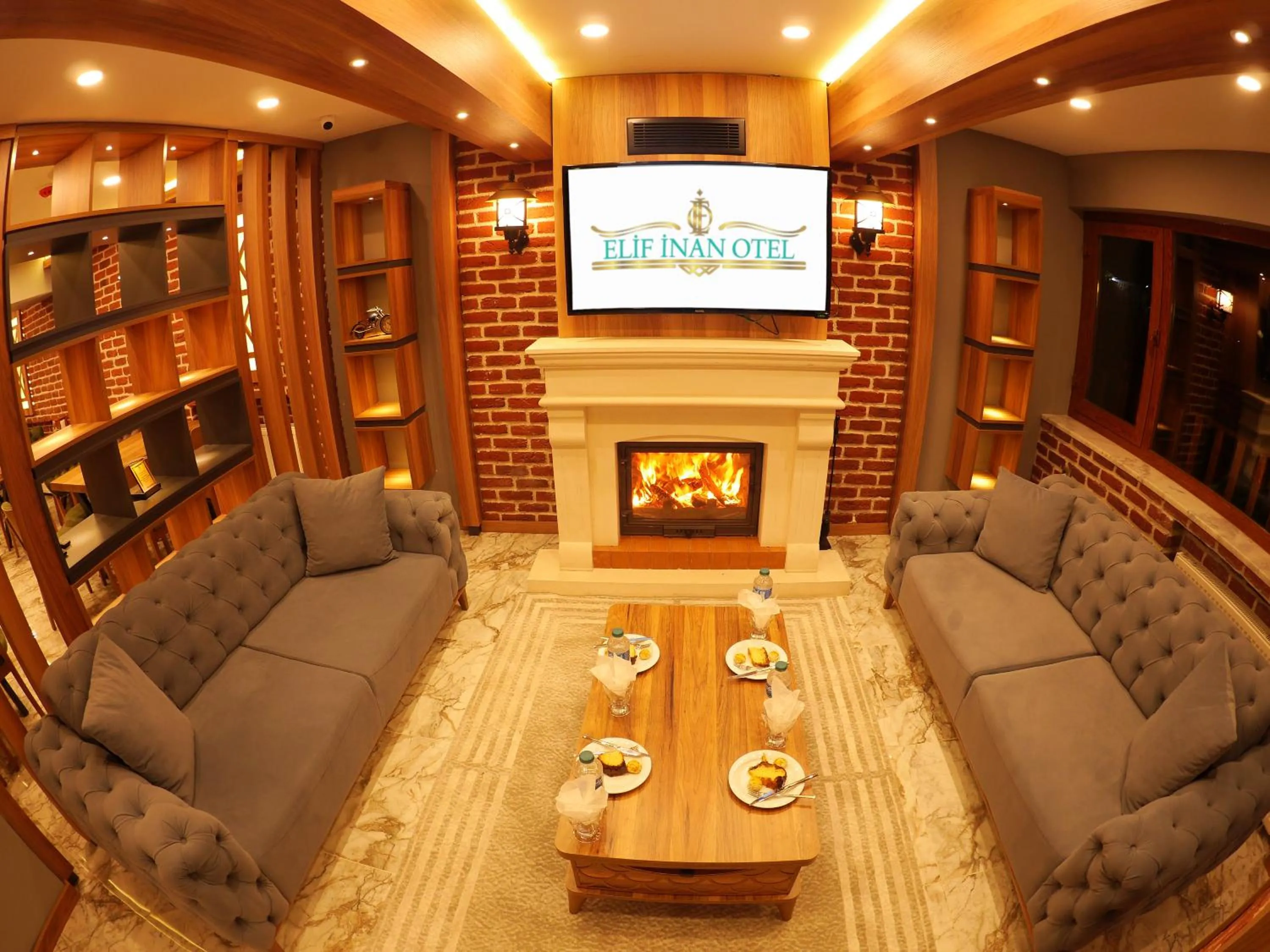 Restaurant/places to eat in Elif Inan Hotel