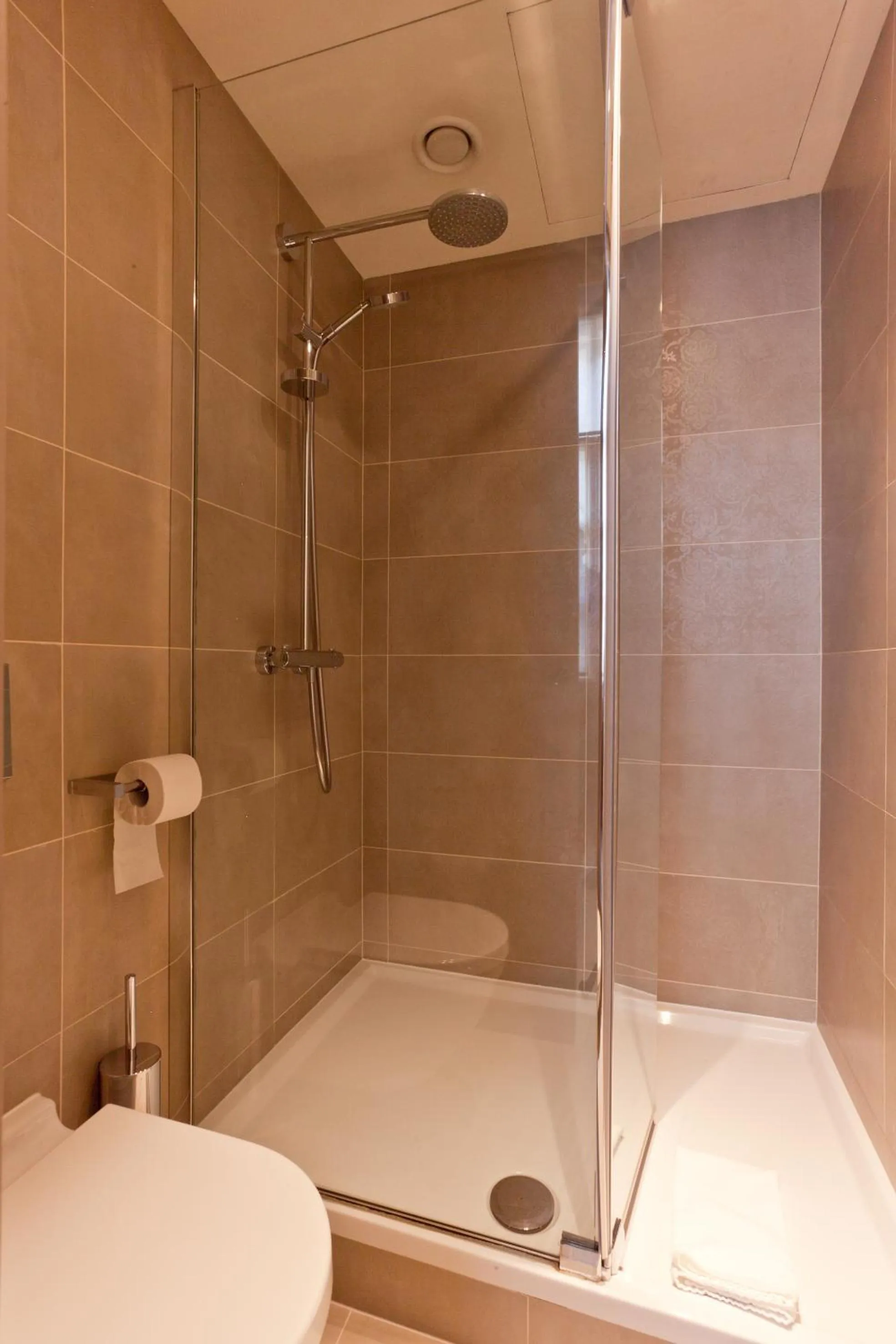 Shower in Hotel Neuvice