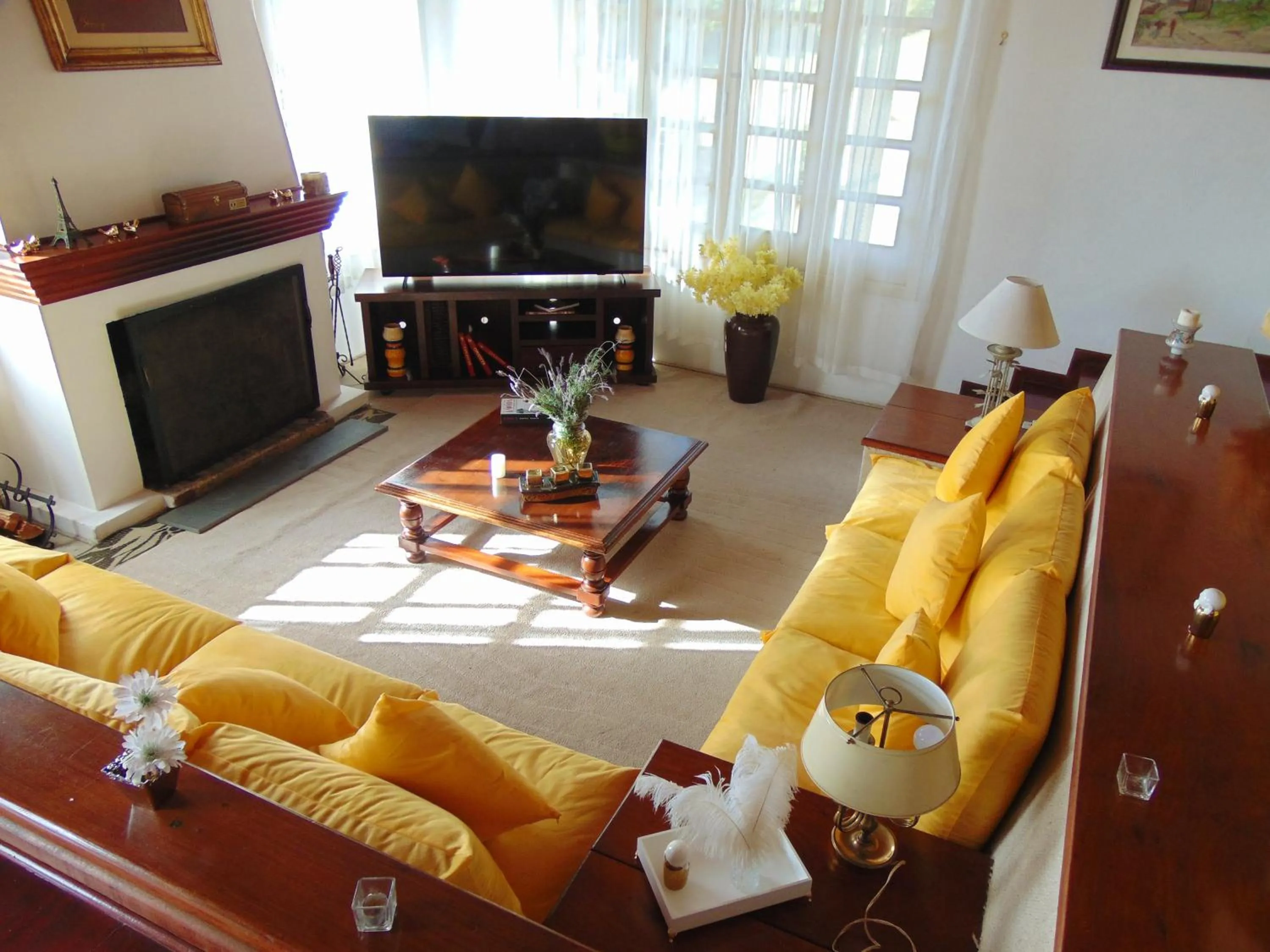 Living room in Pousada Village Por do Sol by Concavus