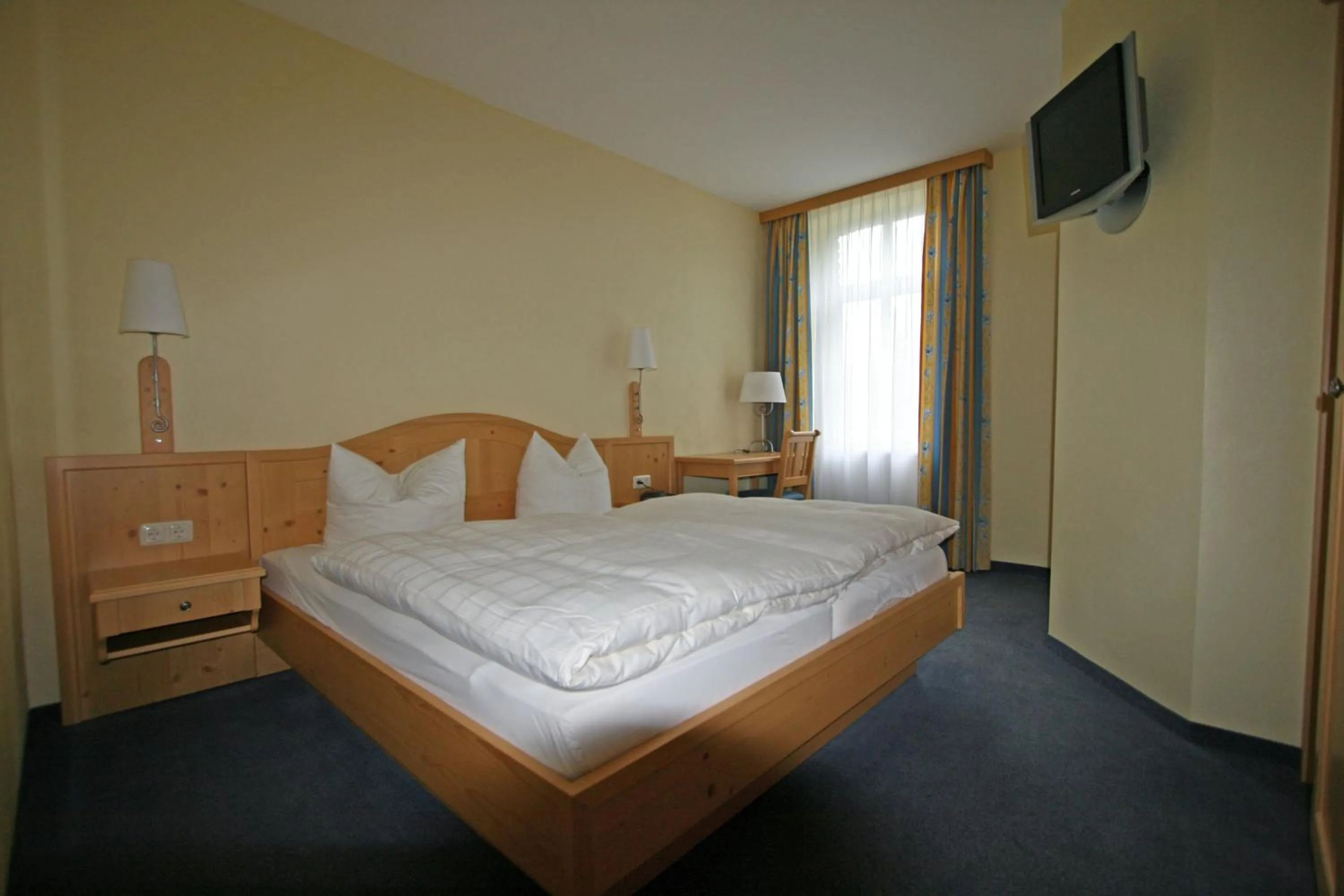 Photo of the whole room, Bed in Hotel Garni Lindenmühle