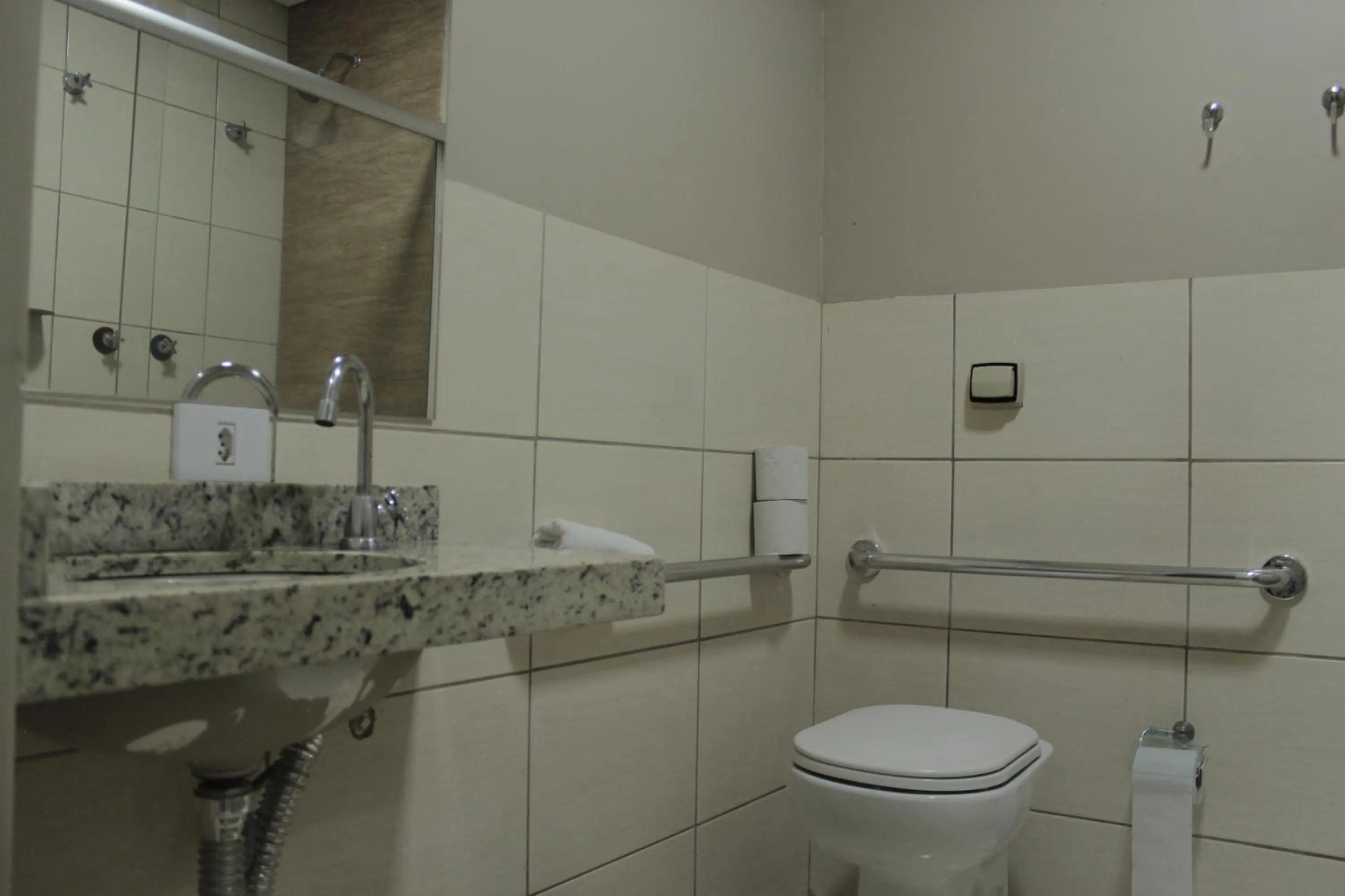 Bathroom in Hotel Astória Maringá