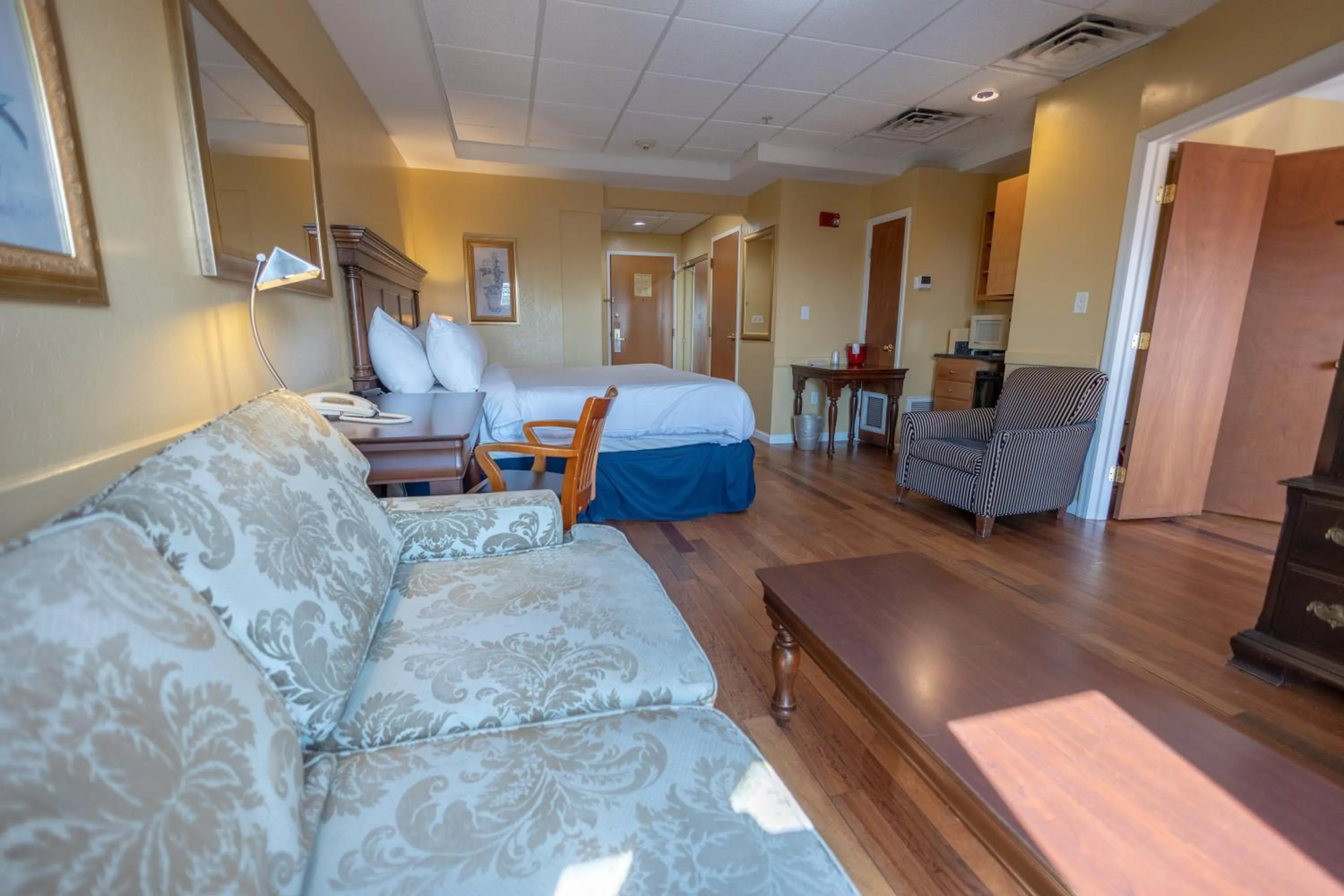 Seating area in Ocean Inn & Suites