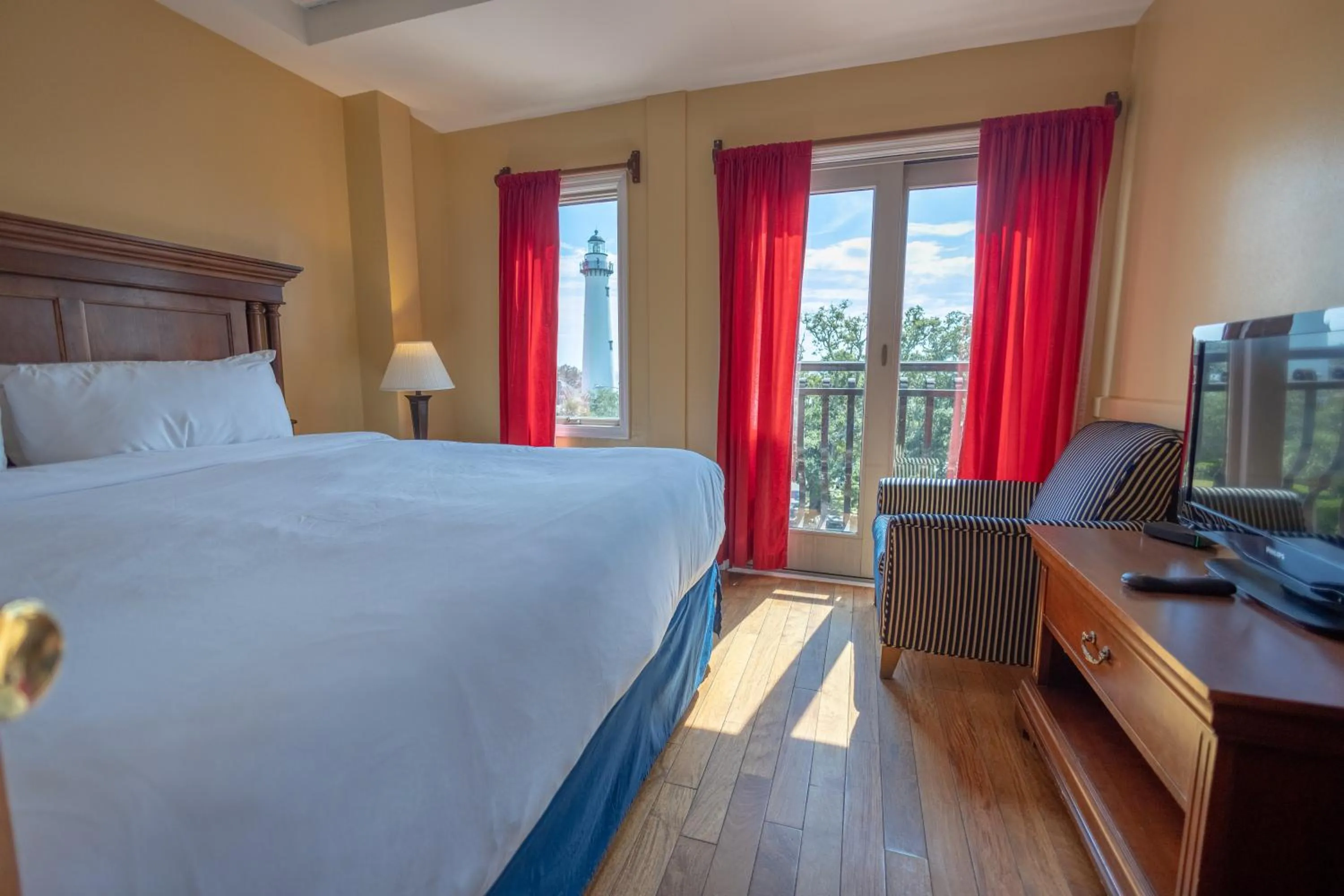 Bed in Ocean Inn & Suites