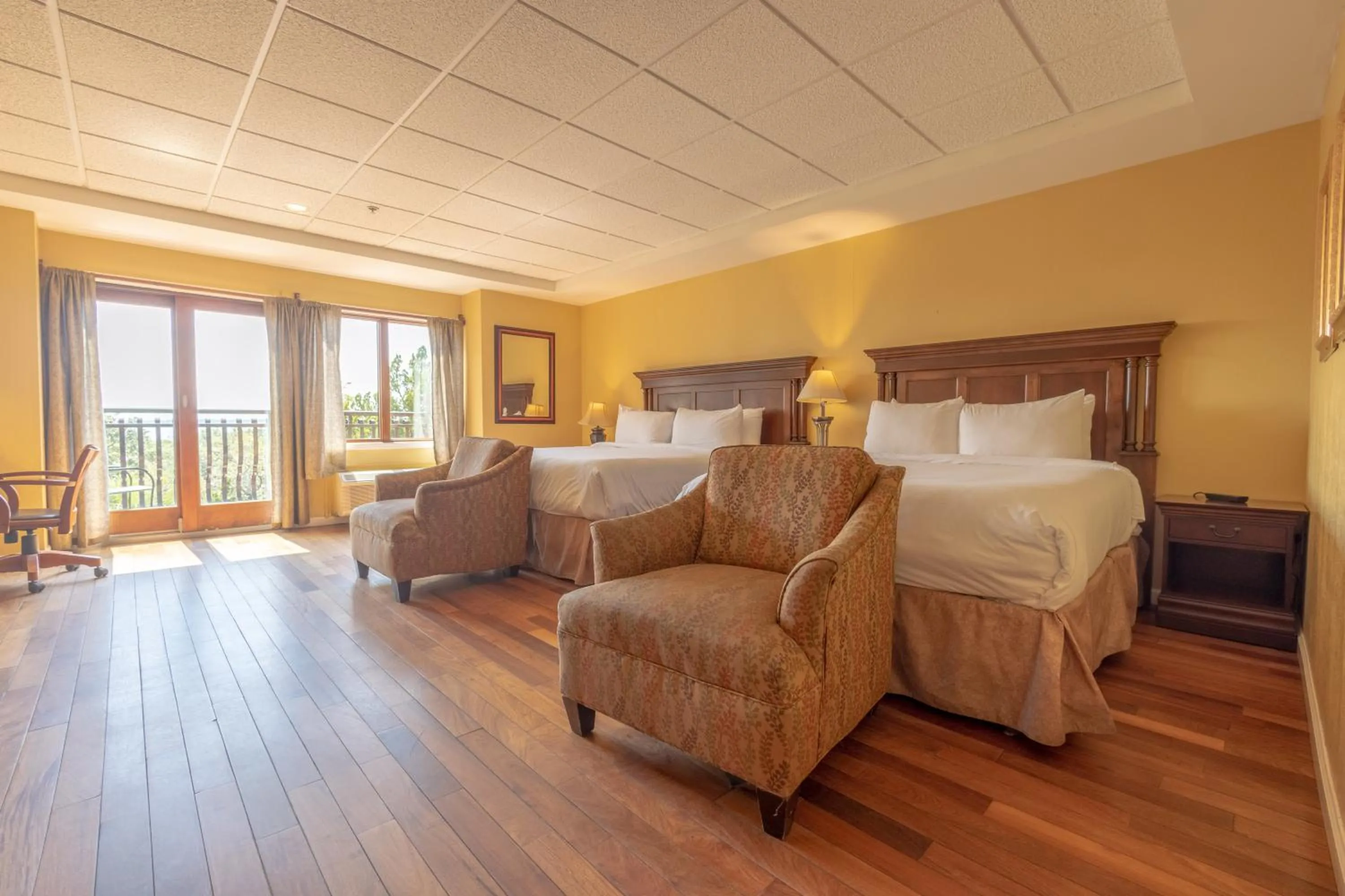 Bed in Ocean Inn & Suites