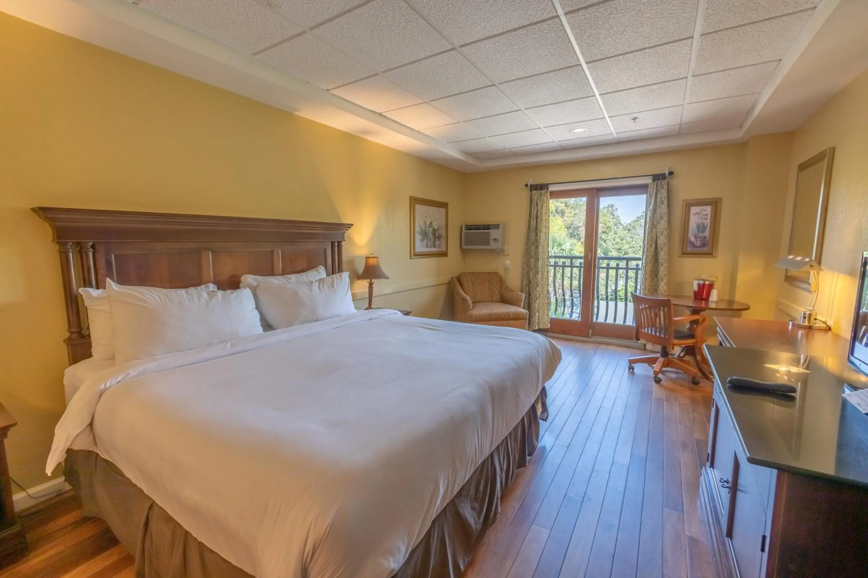 Photo of the whole room, Bed in Ocean Inn & Suites