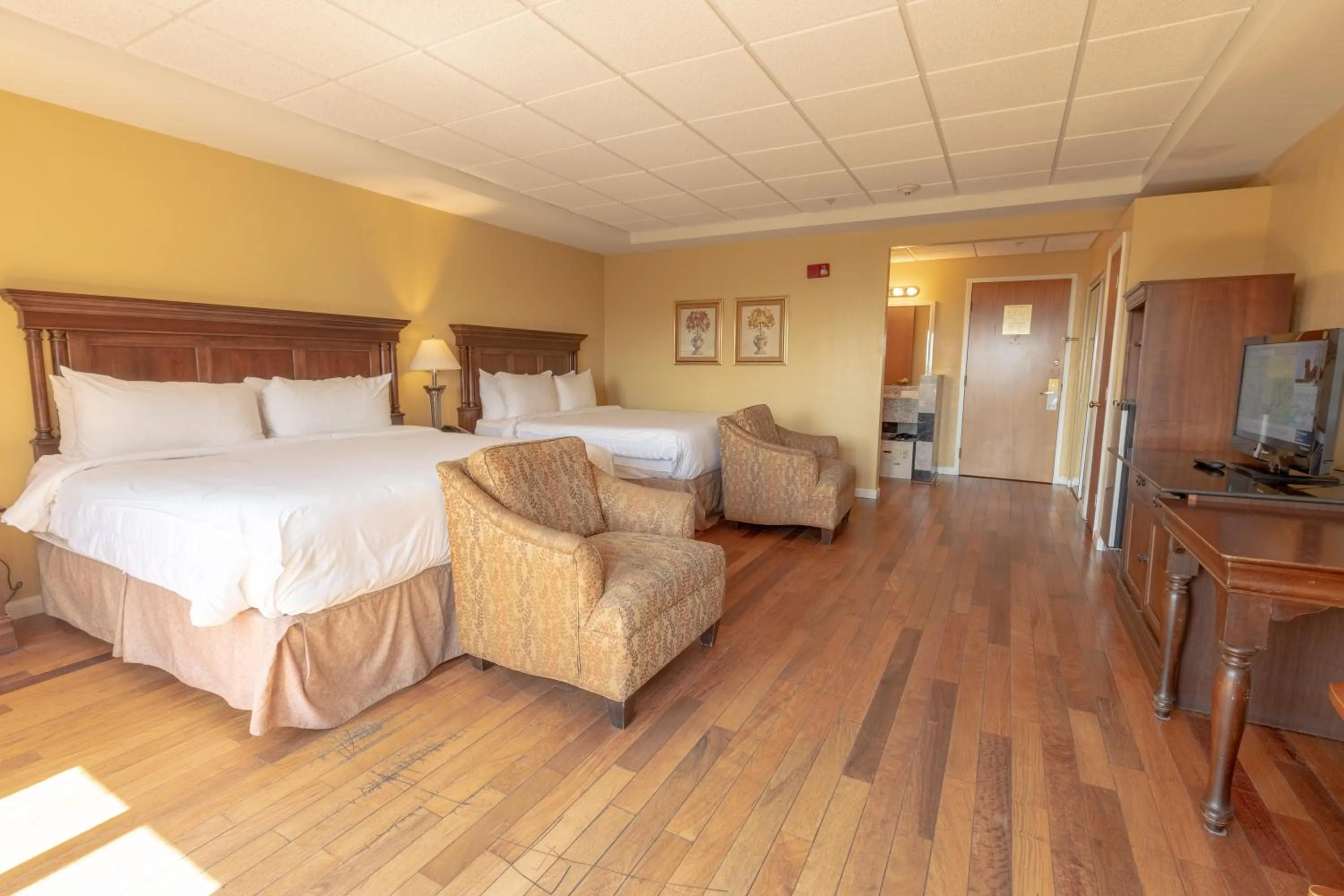 Bedroom, Bed in Ocean Inn & Suites