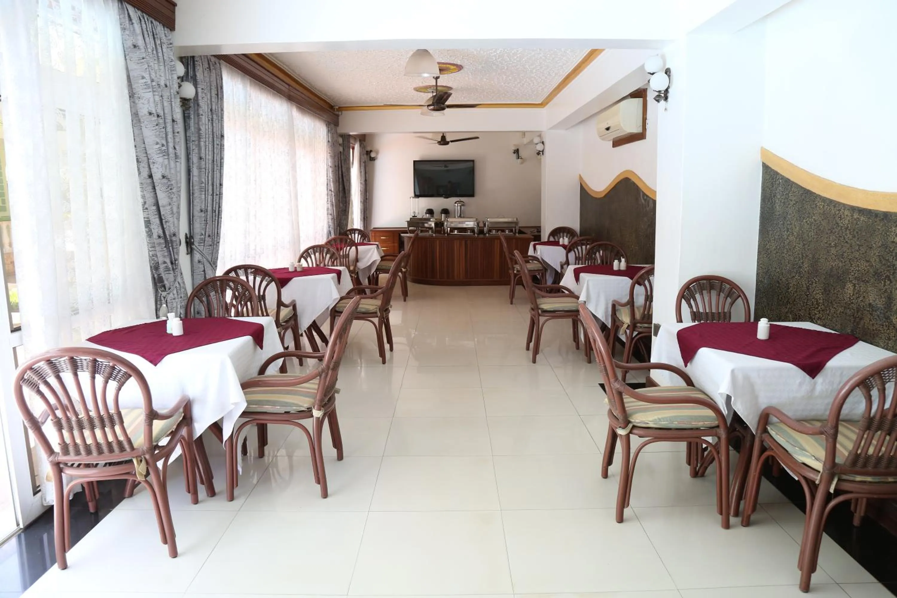Restaurant/places to eat in Prestige Leisure Hotel