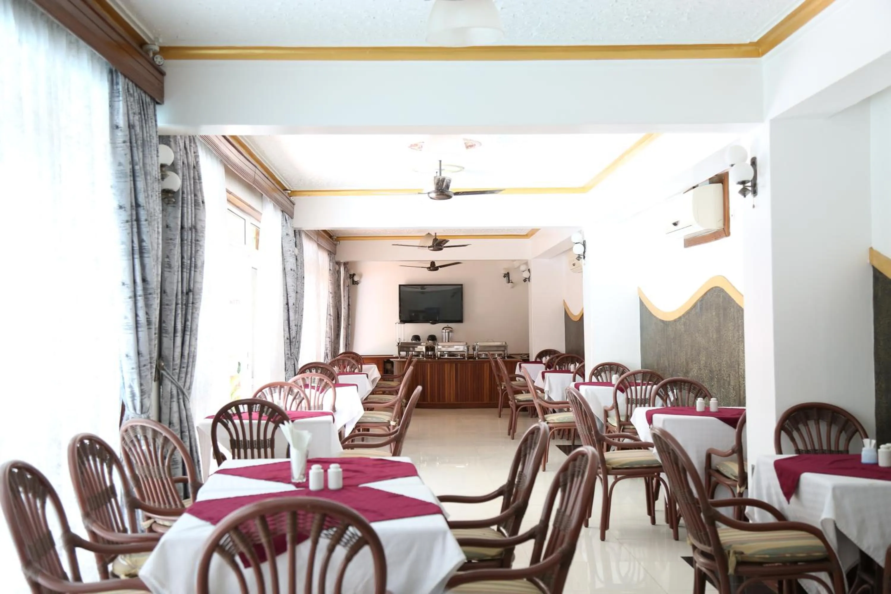 Restaurant/places to eat in Prestige Leisure Hotel