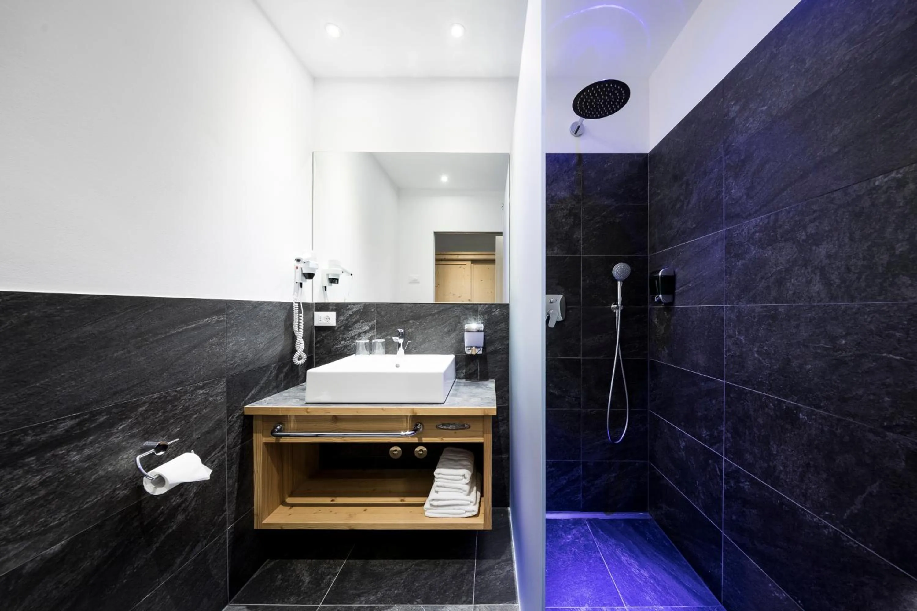 Shower in Hotel Alpenhof