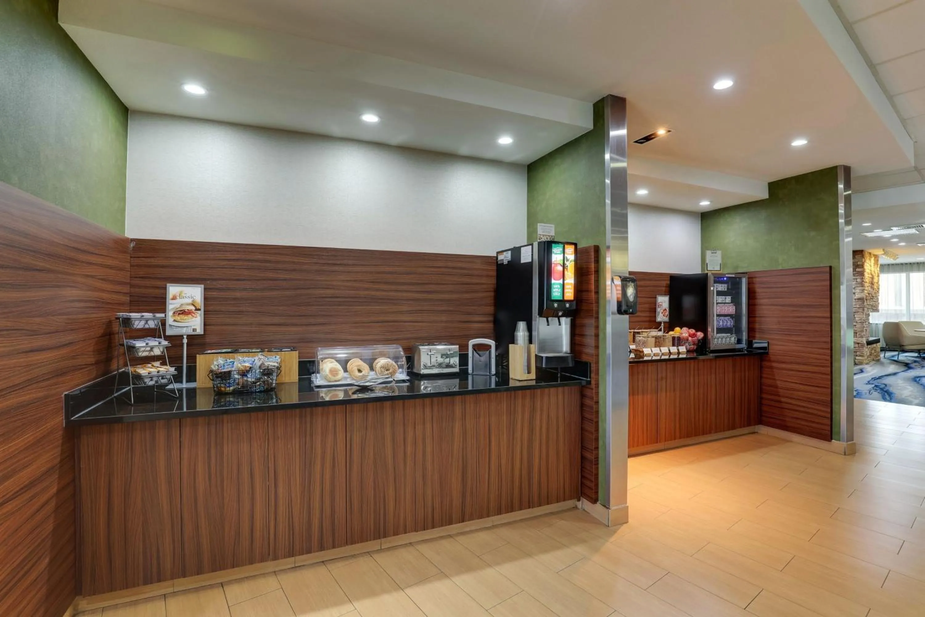 Breakfast in Fairfield Inn and Suites Hutchinson