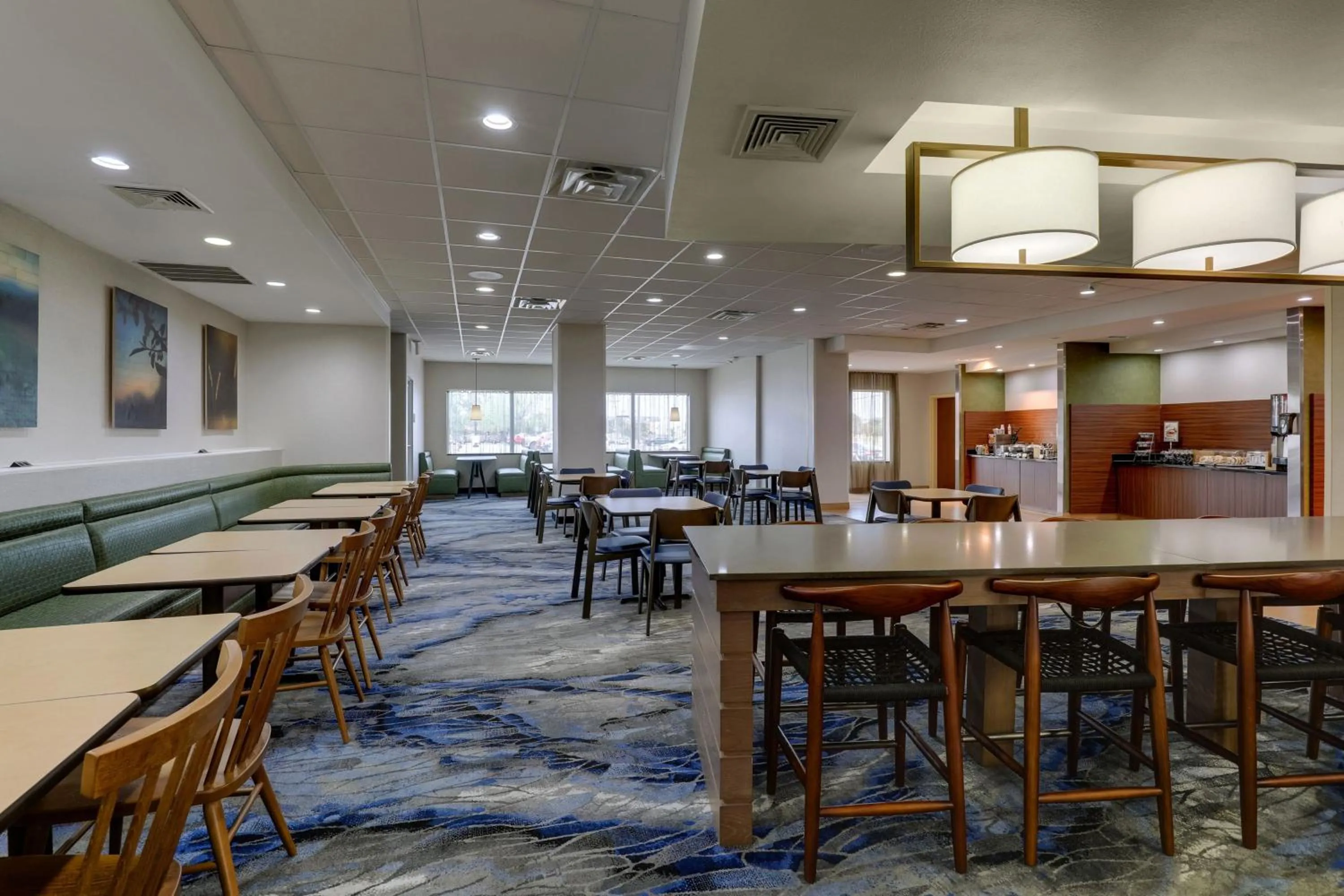 Restaurant/places to eat in Fairfield Inn and Suites Hutchinson