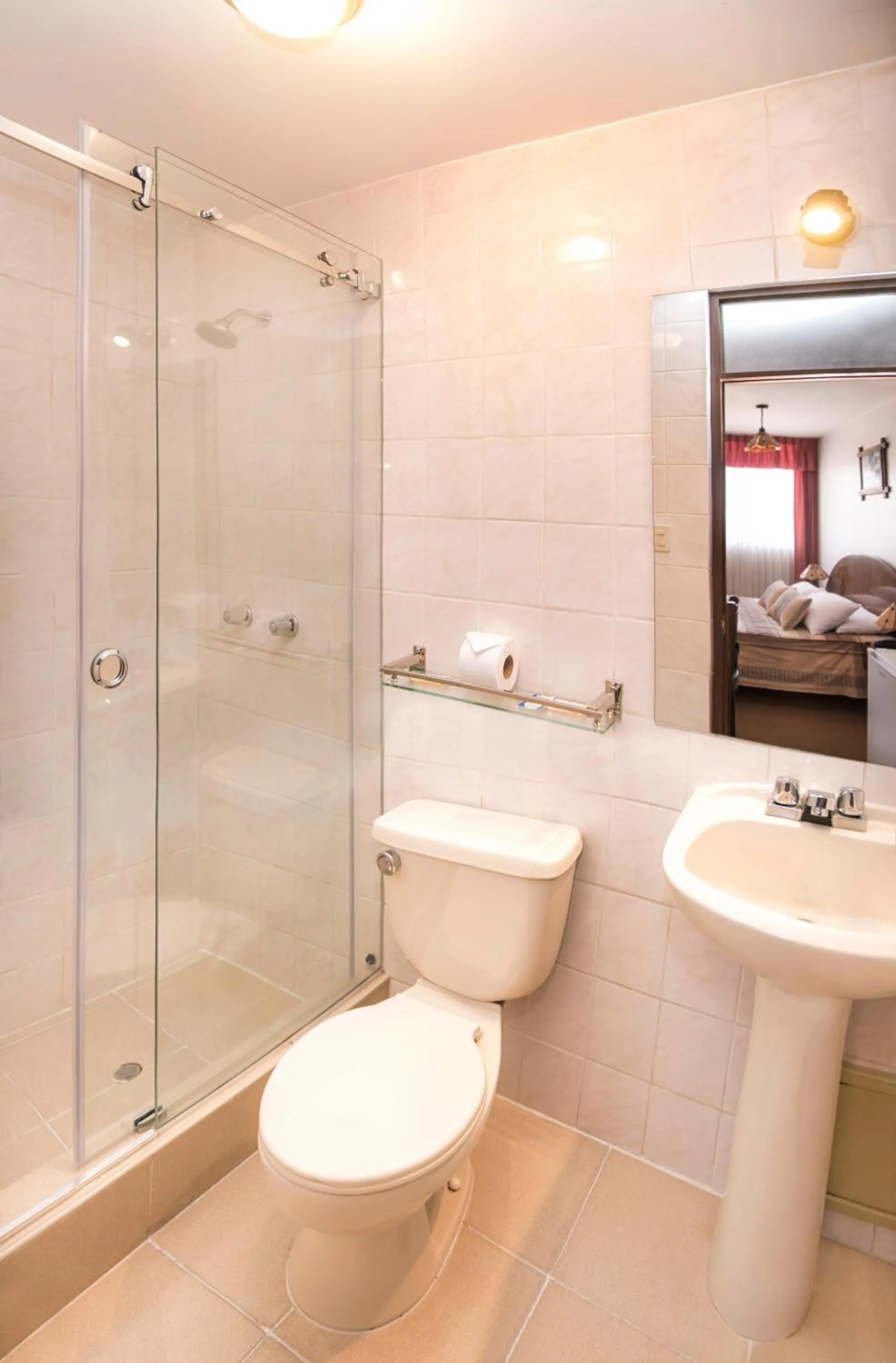 Shower in Hotel Benavides