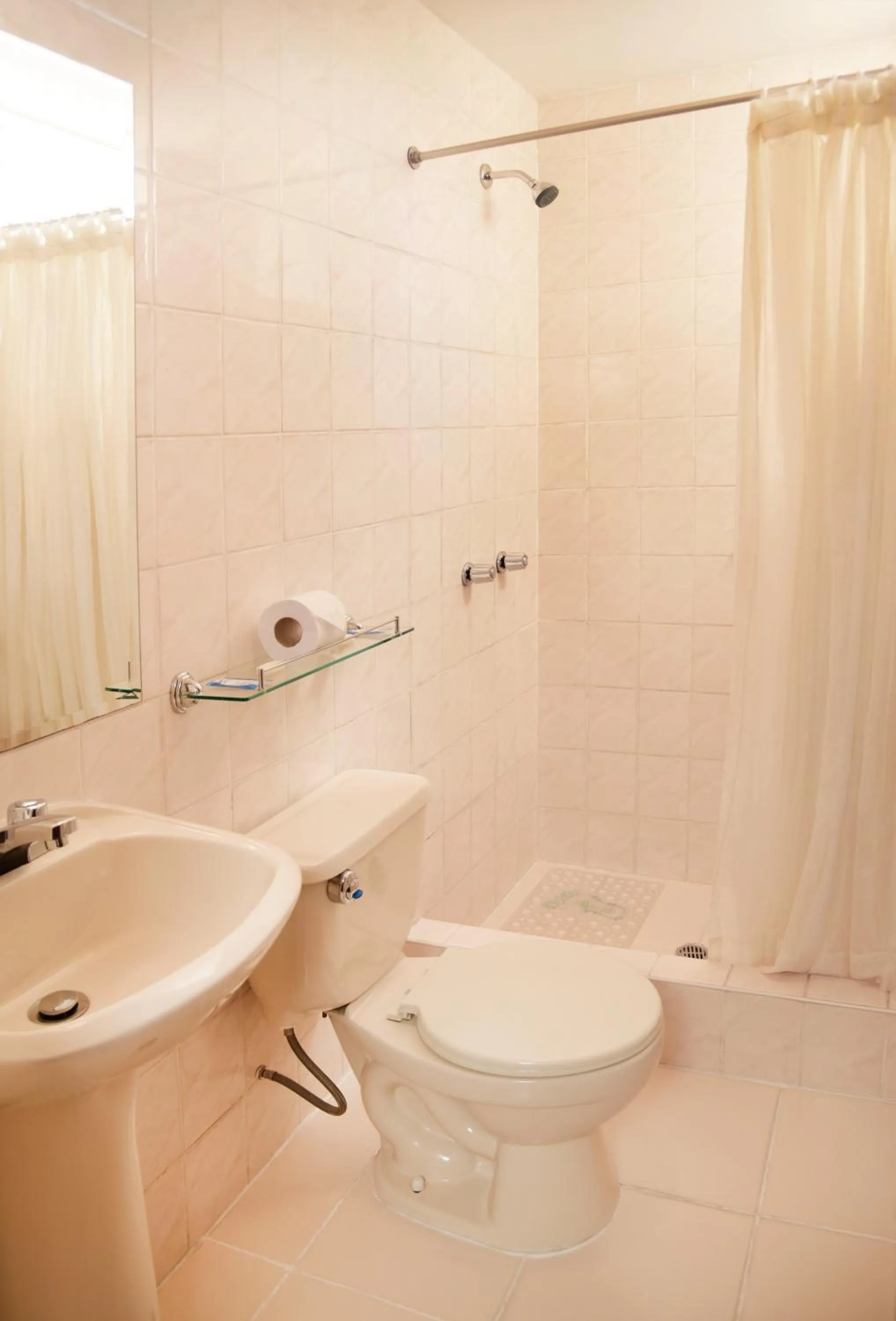 Shower in Hotel Benavides