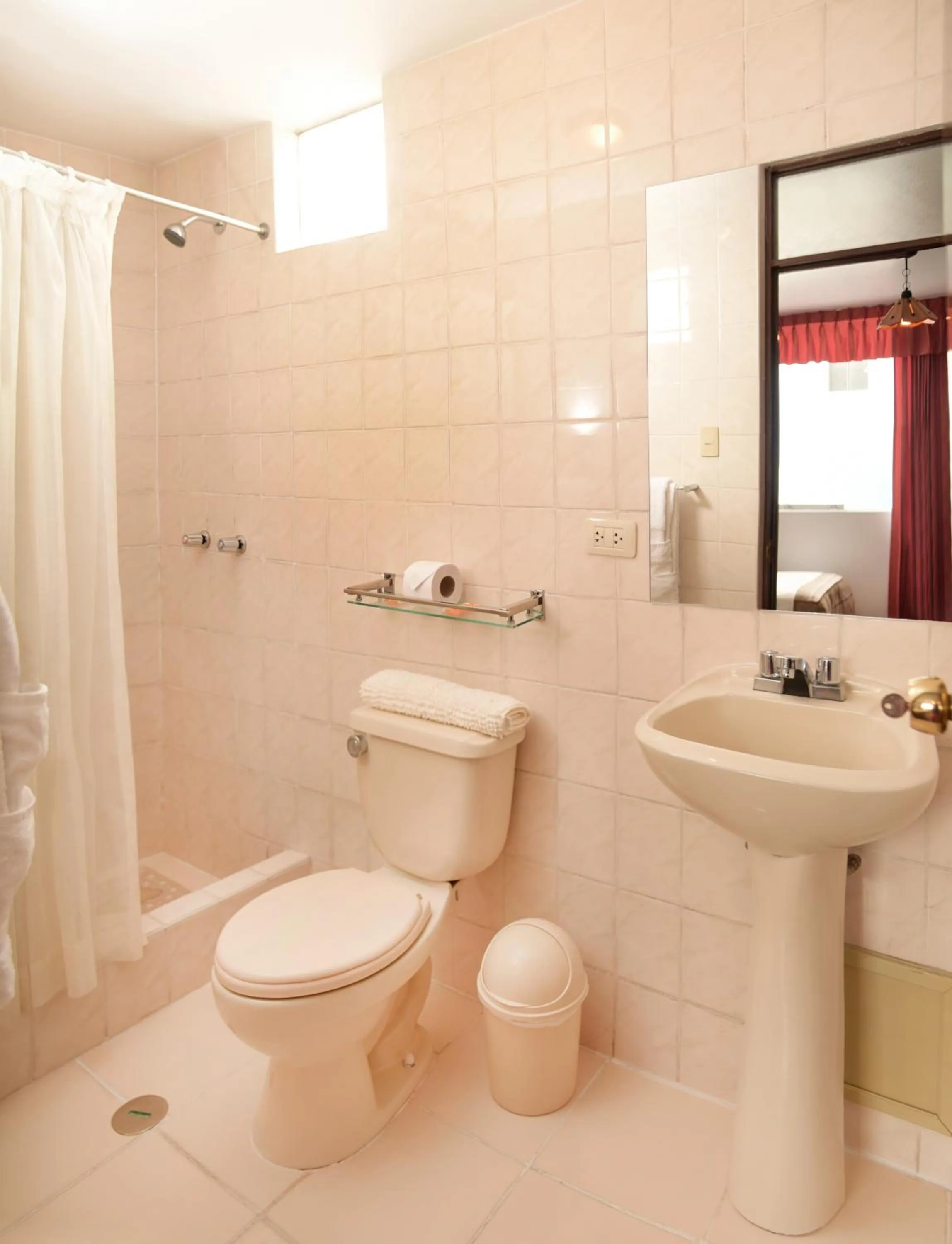 Shower in Hotel Benavides