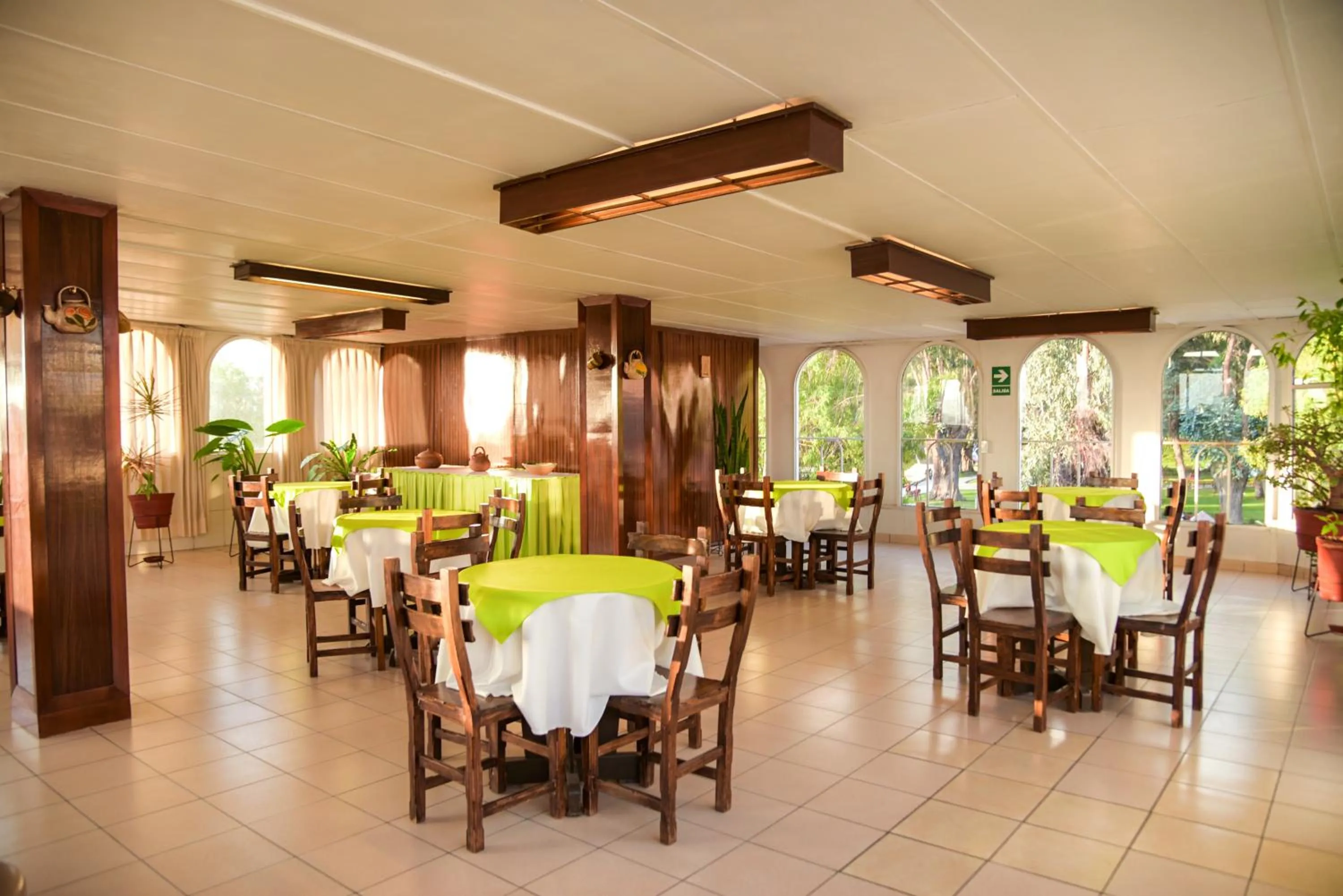 Restaurant/places to eat in Hotel Benavides