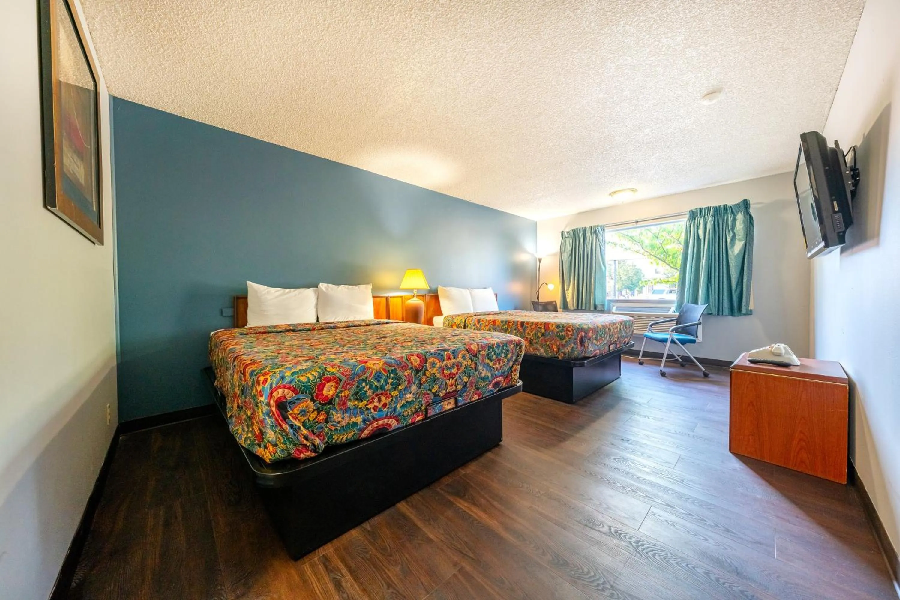 Bedroom, Bed in Best Value Inn by OYO Portland OR South East