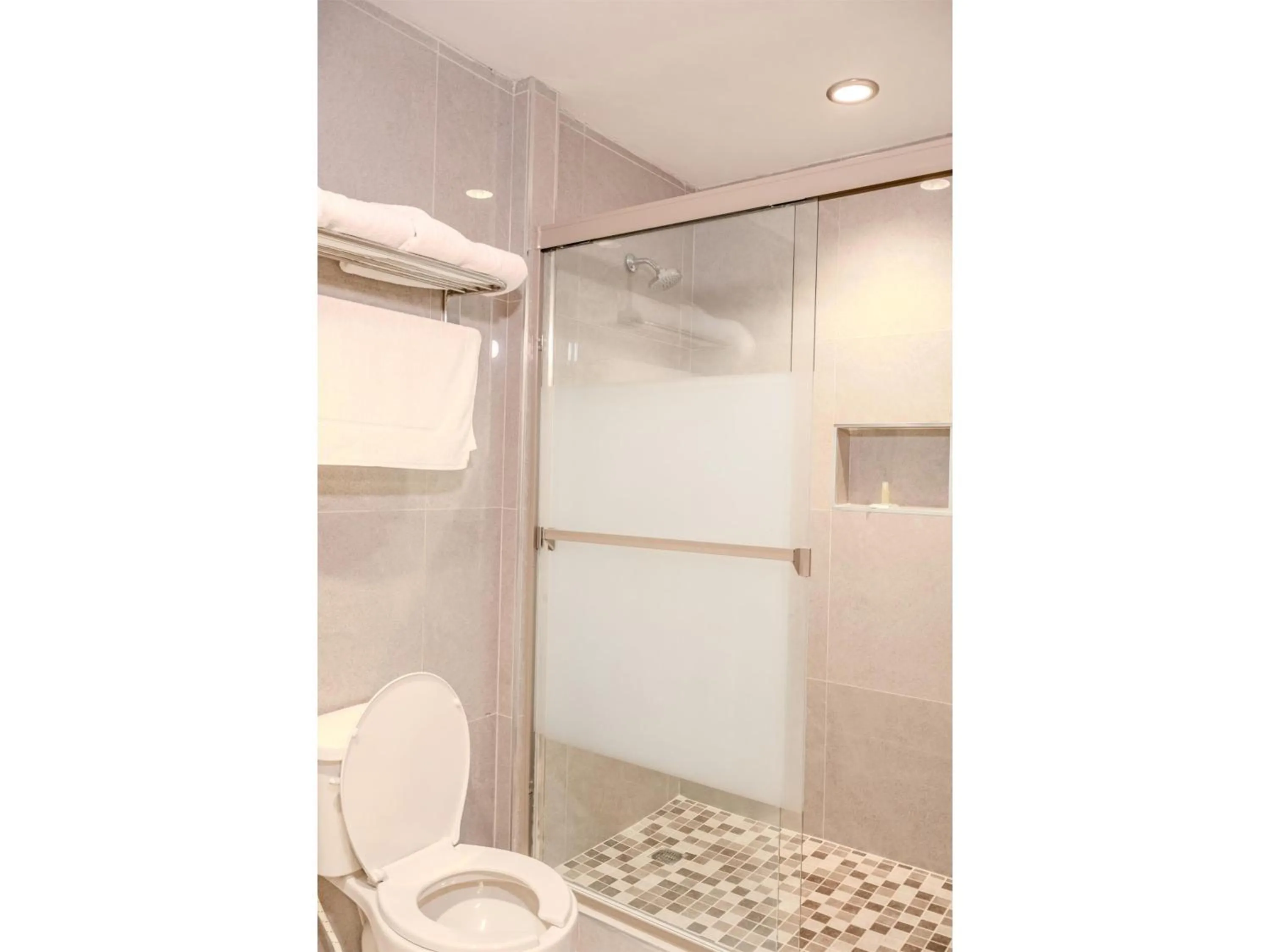 Bathroom in Best Western Hotel Plaza Matamoros