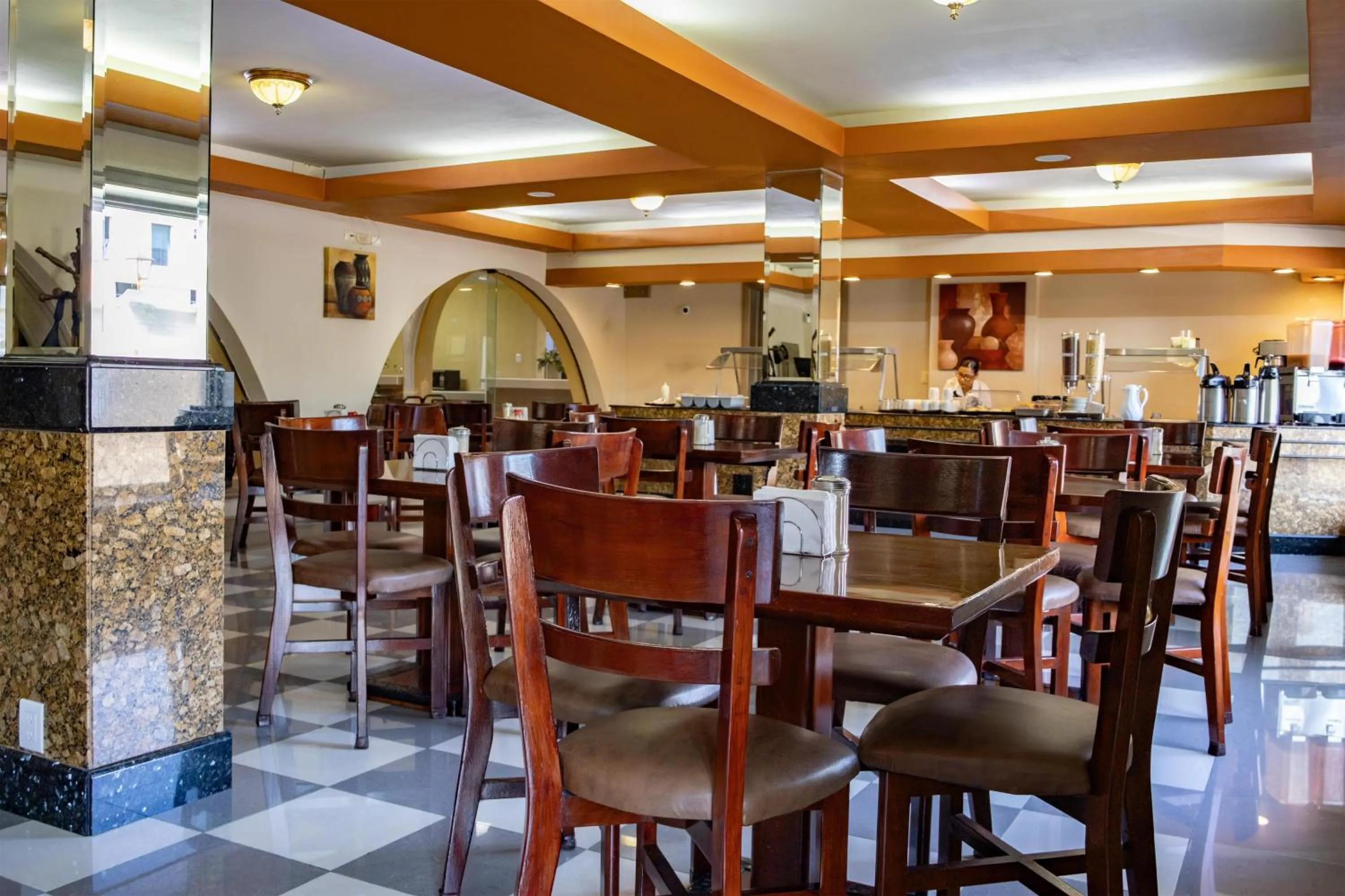 Restaurant/places to eat in Best Western Hotel Plaza Matamoros