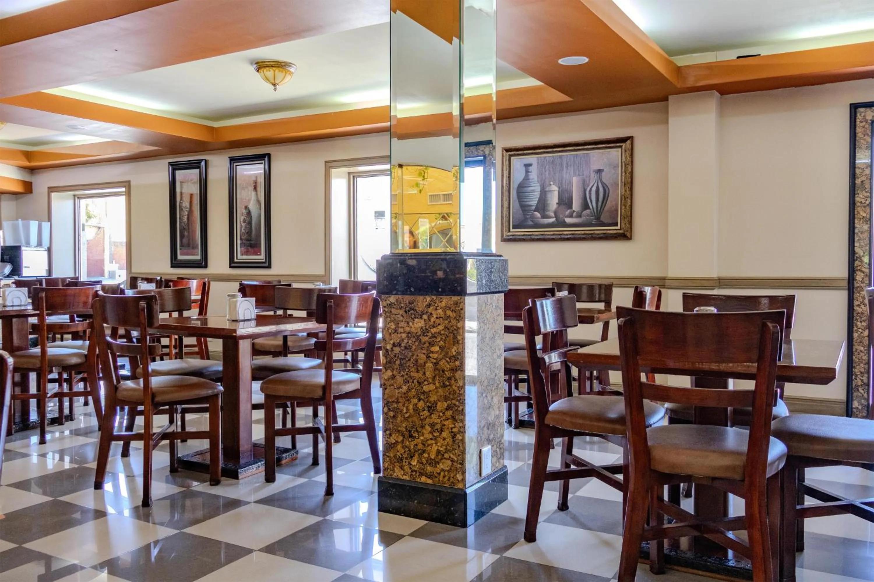 Restaurant/places to eat in Best Western Hotel Plaza Matamoros