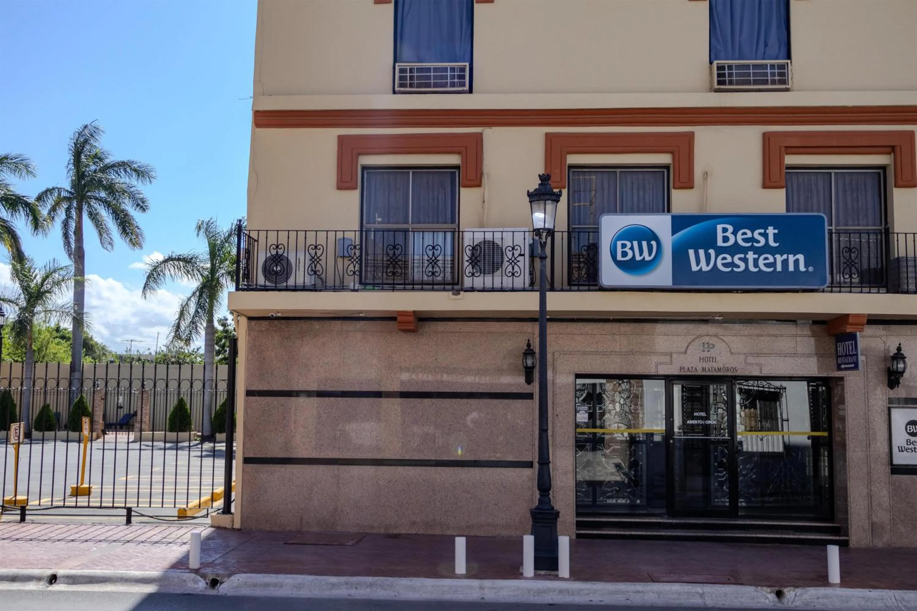 Property building in Best Western Hotel Plaza Matamoros