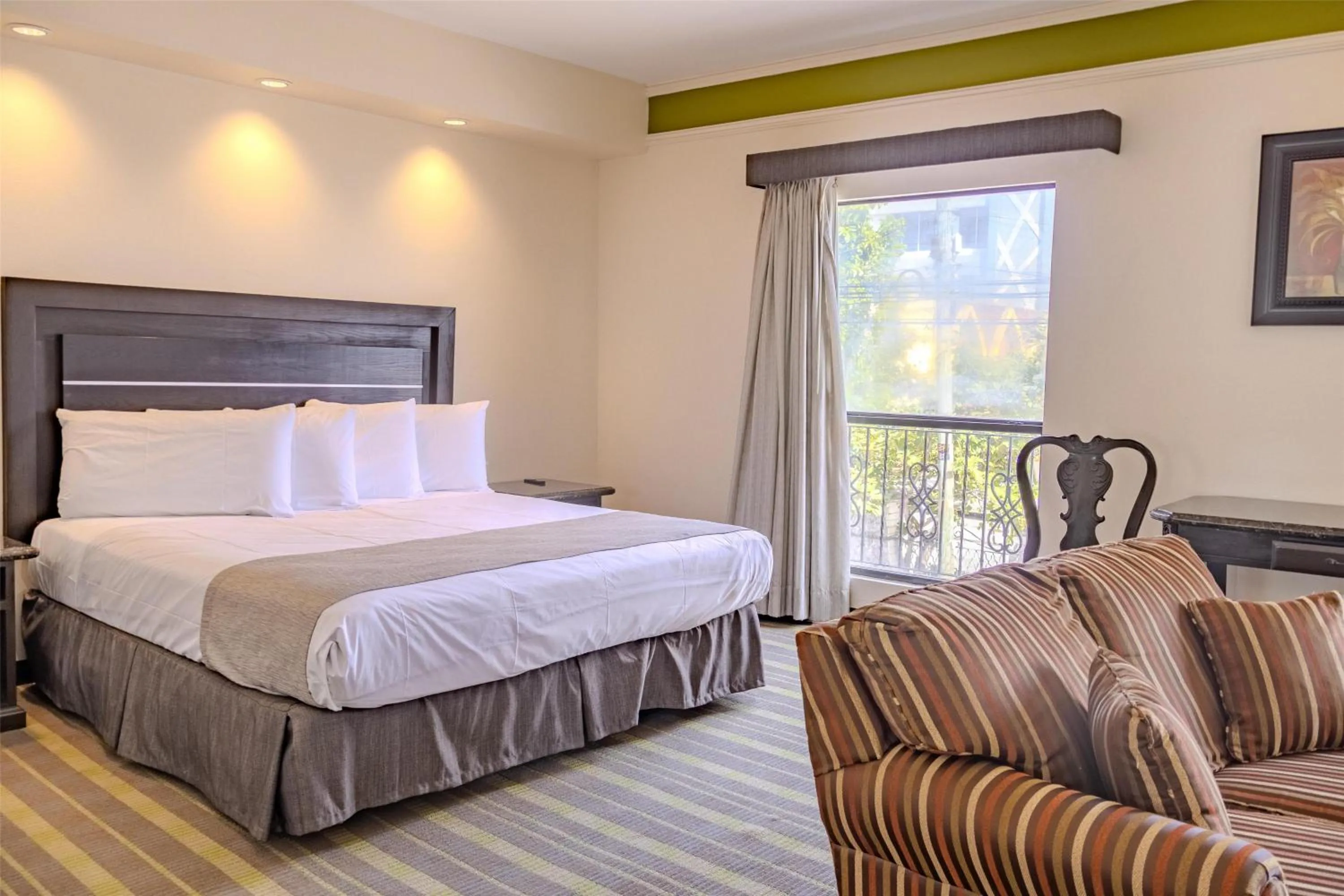 Photo of the whole room, Bed in Best Western Hotel Plaza Matamoros