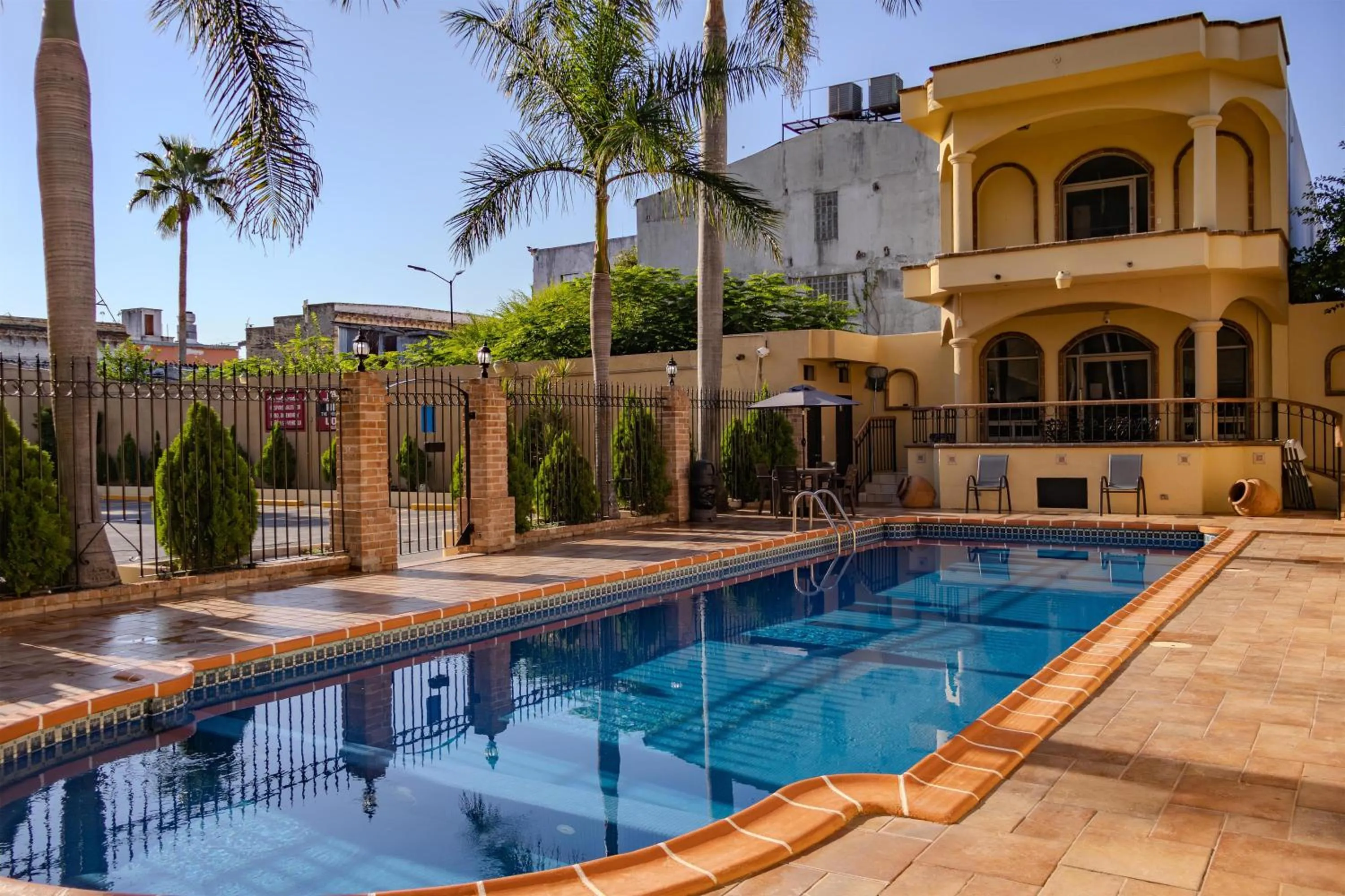 Pool view in Best Western Hotel Plaza Matamoros
