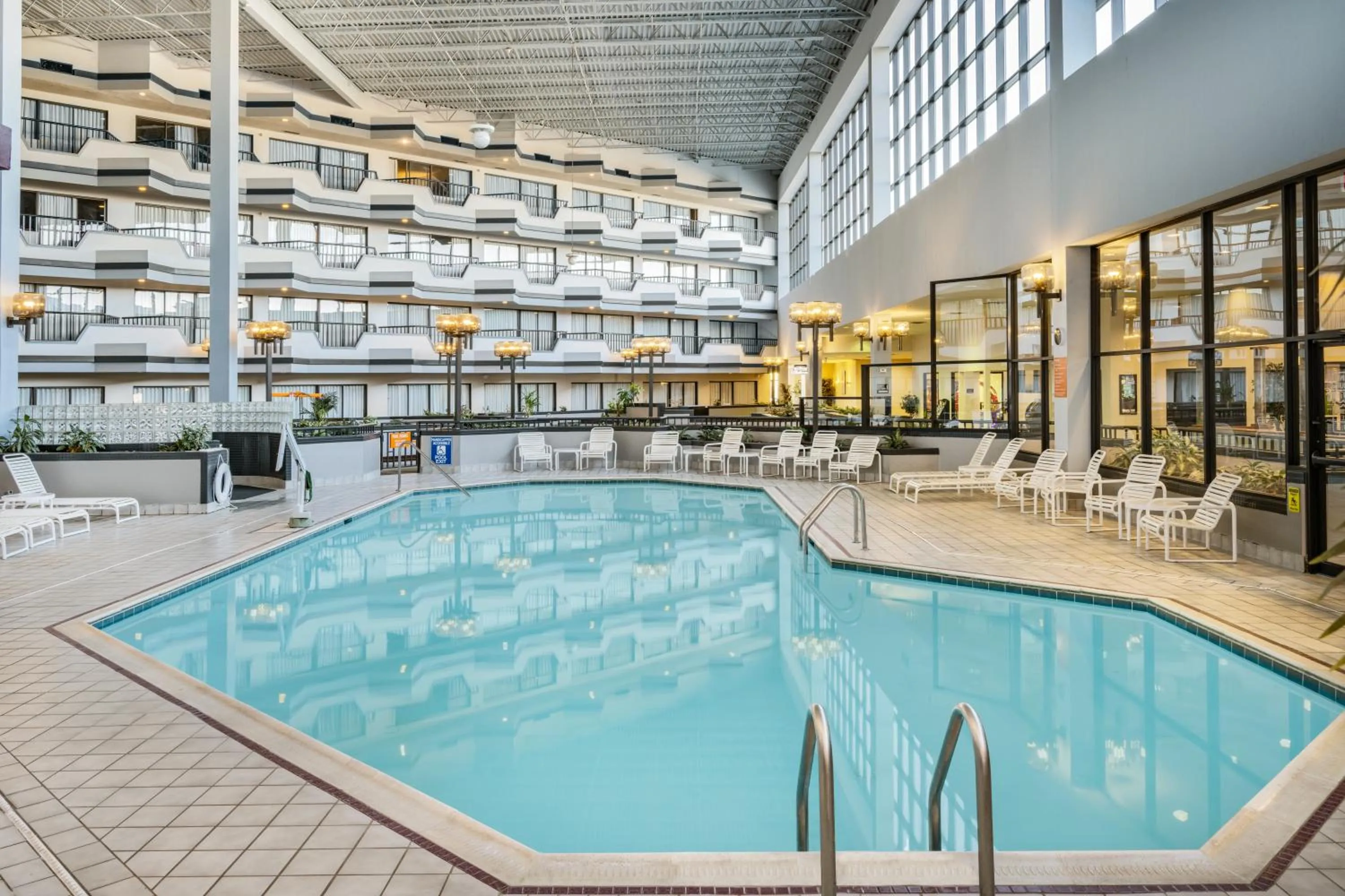 Swimming pool in Howard Johnson by Wyndham Lima