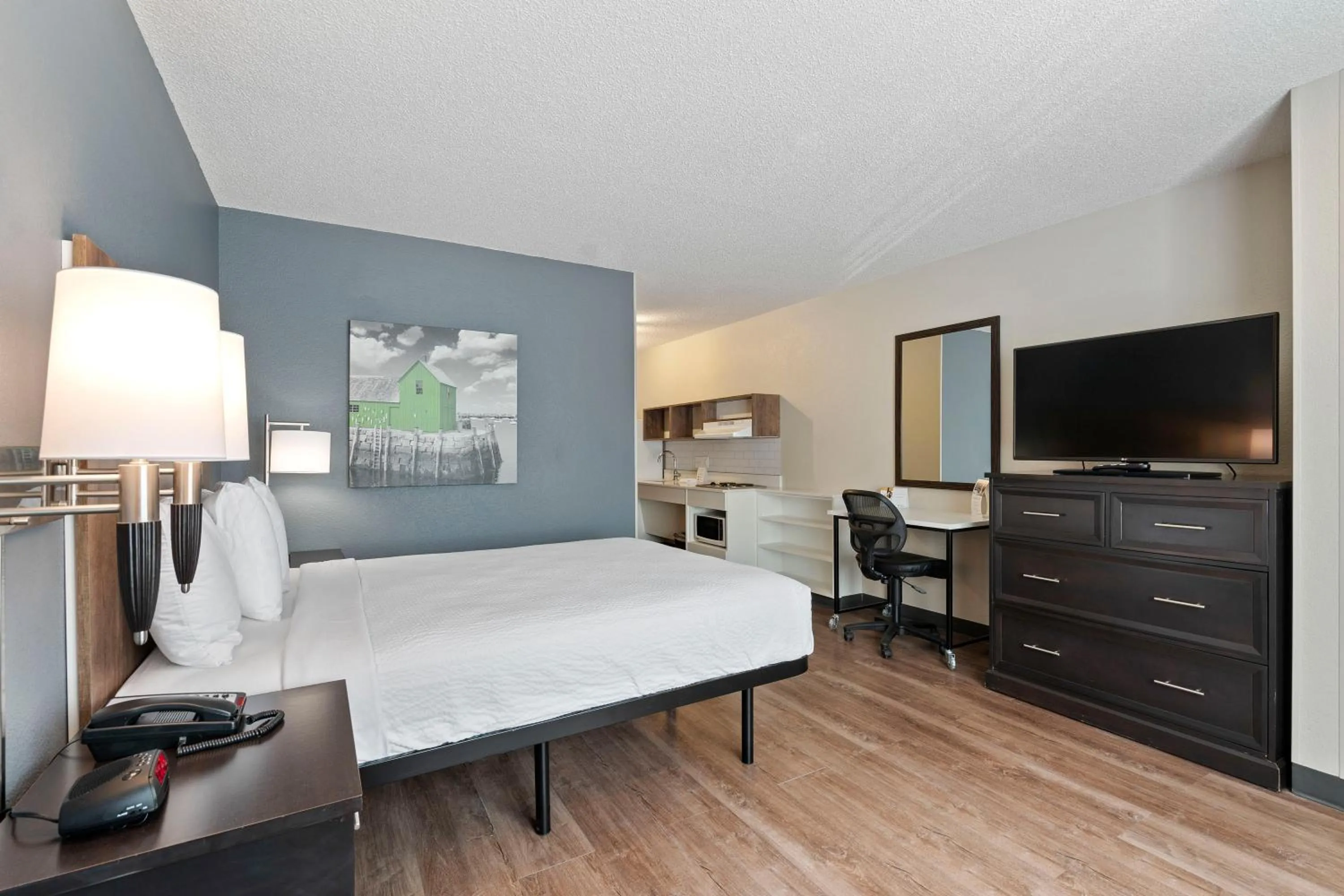 Bed in Extended Stay America Premier Suites - Seattle - Bellevue - Downtown