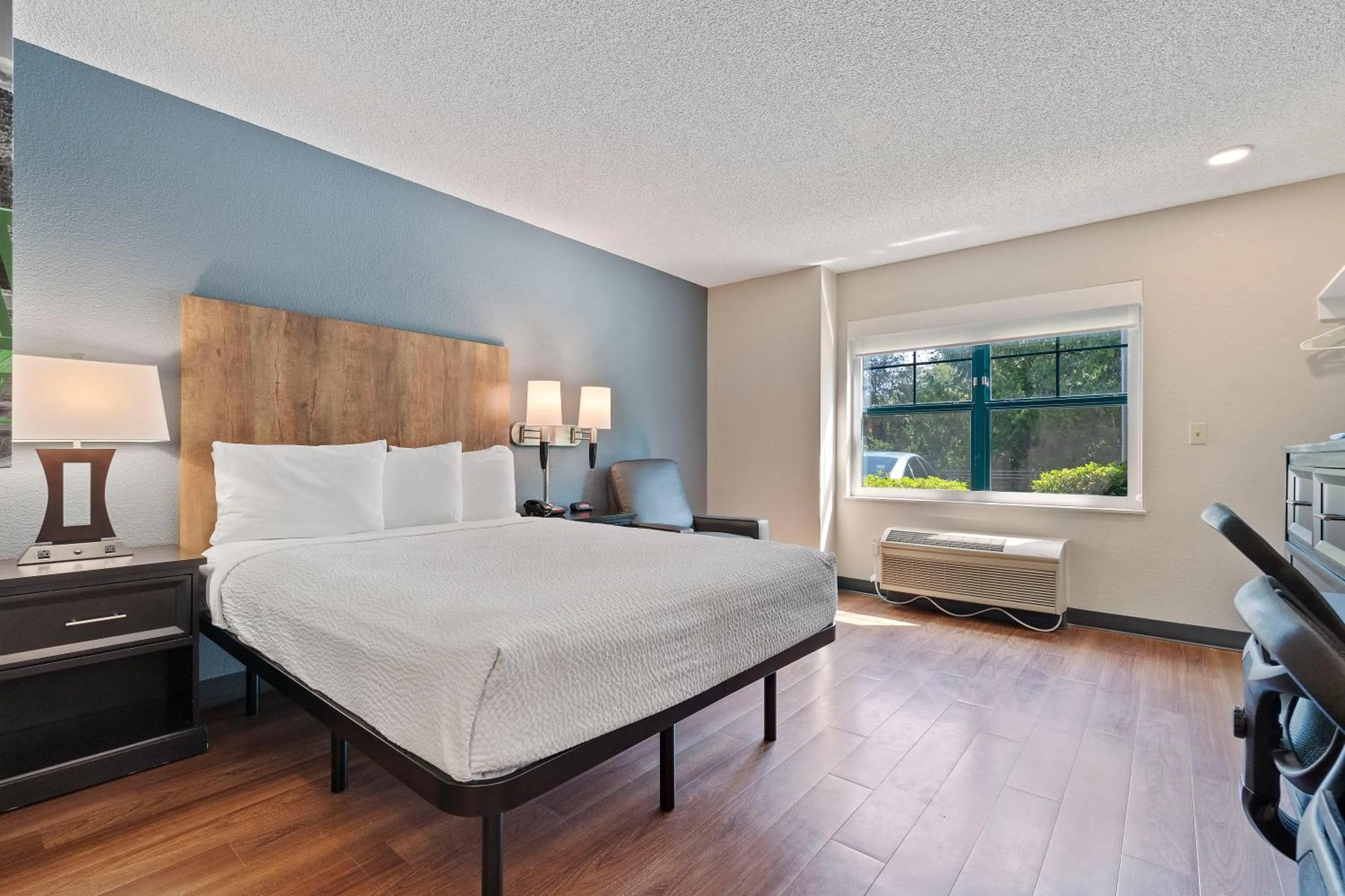 Bed in Extended Stay America Premier Suites - Seattle - Bellevue - Downtown