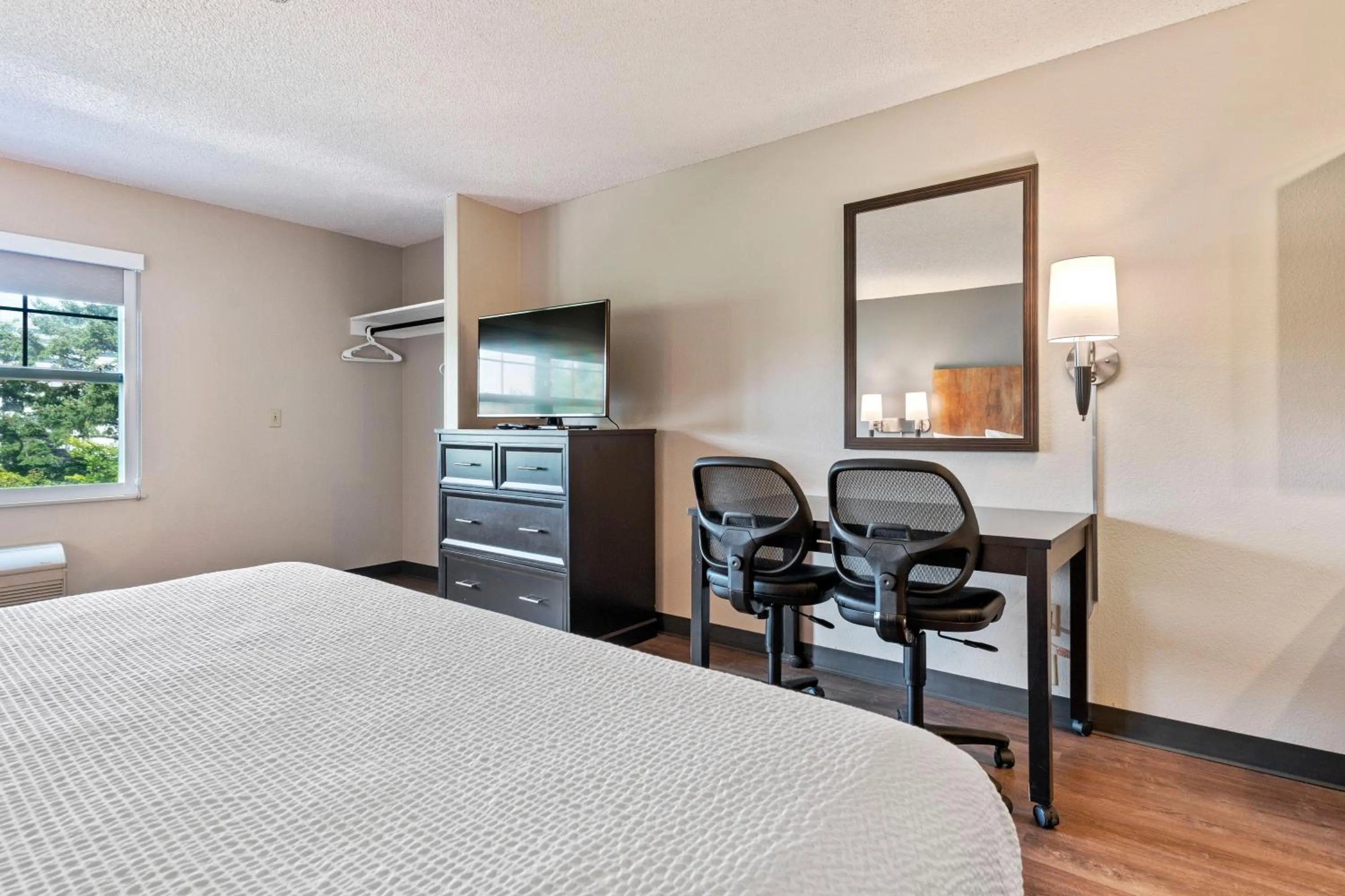 Bed in Extended Stay America Premier Suites - Seattle - Bellevue - Downtown
