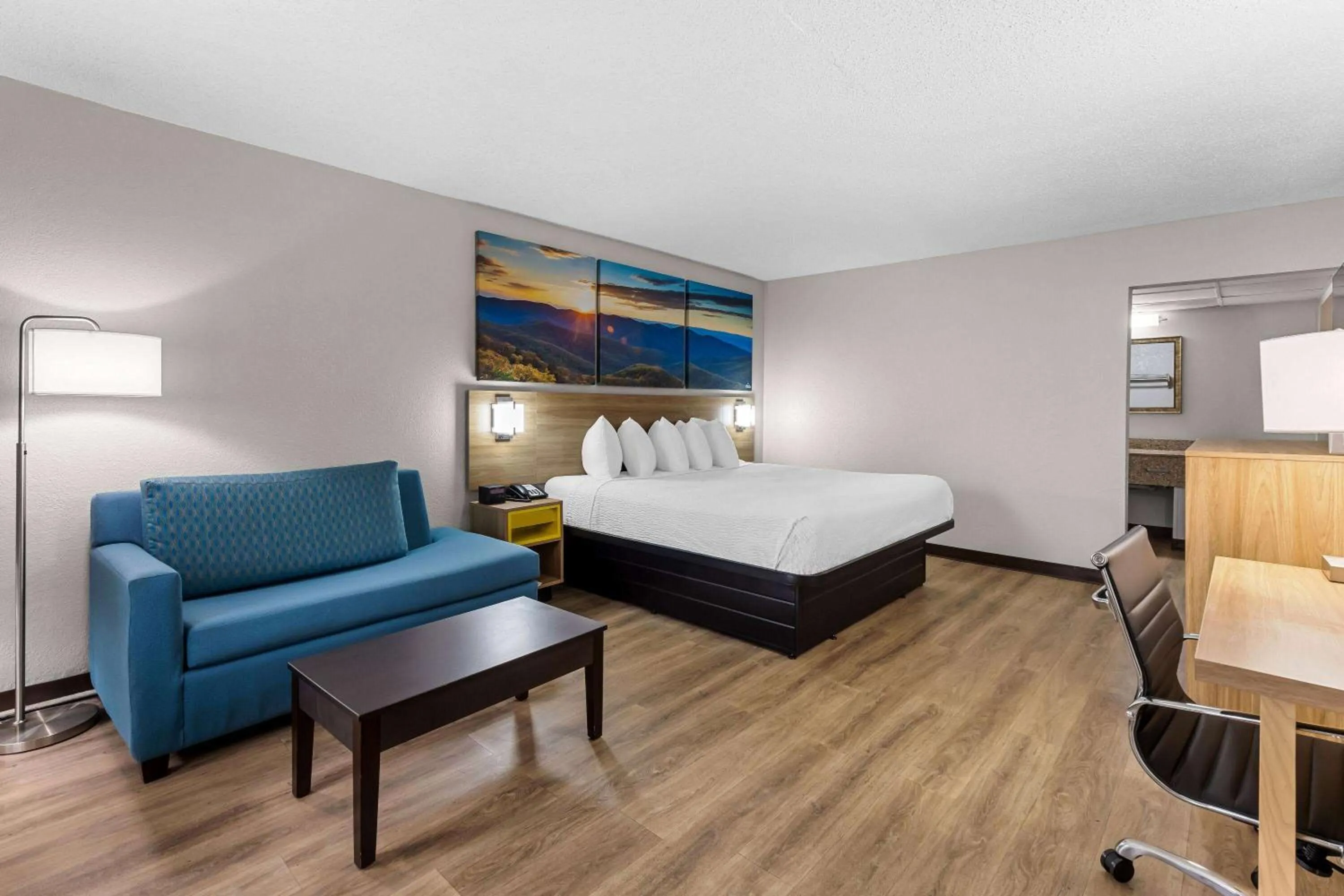 Bed in Days Inn by Wyndham Clayton