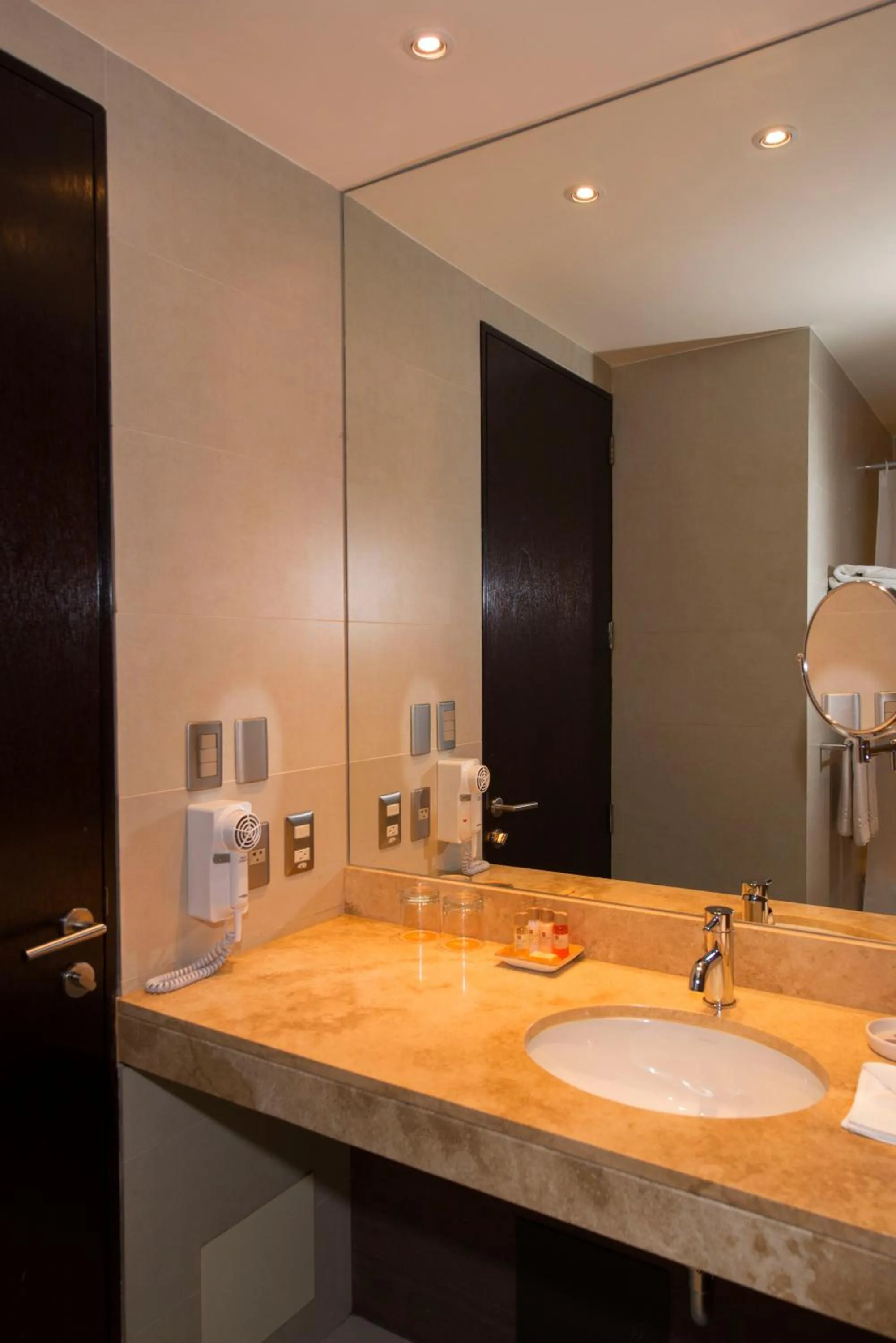 Bathroom in Arawi Miraflores Prime