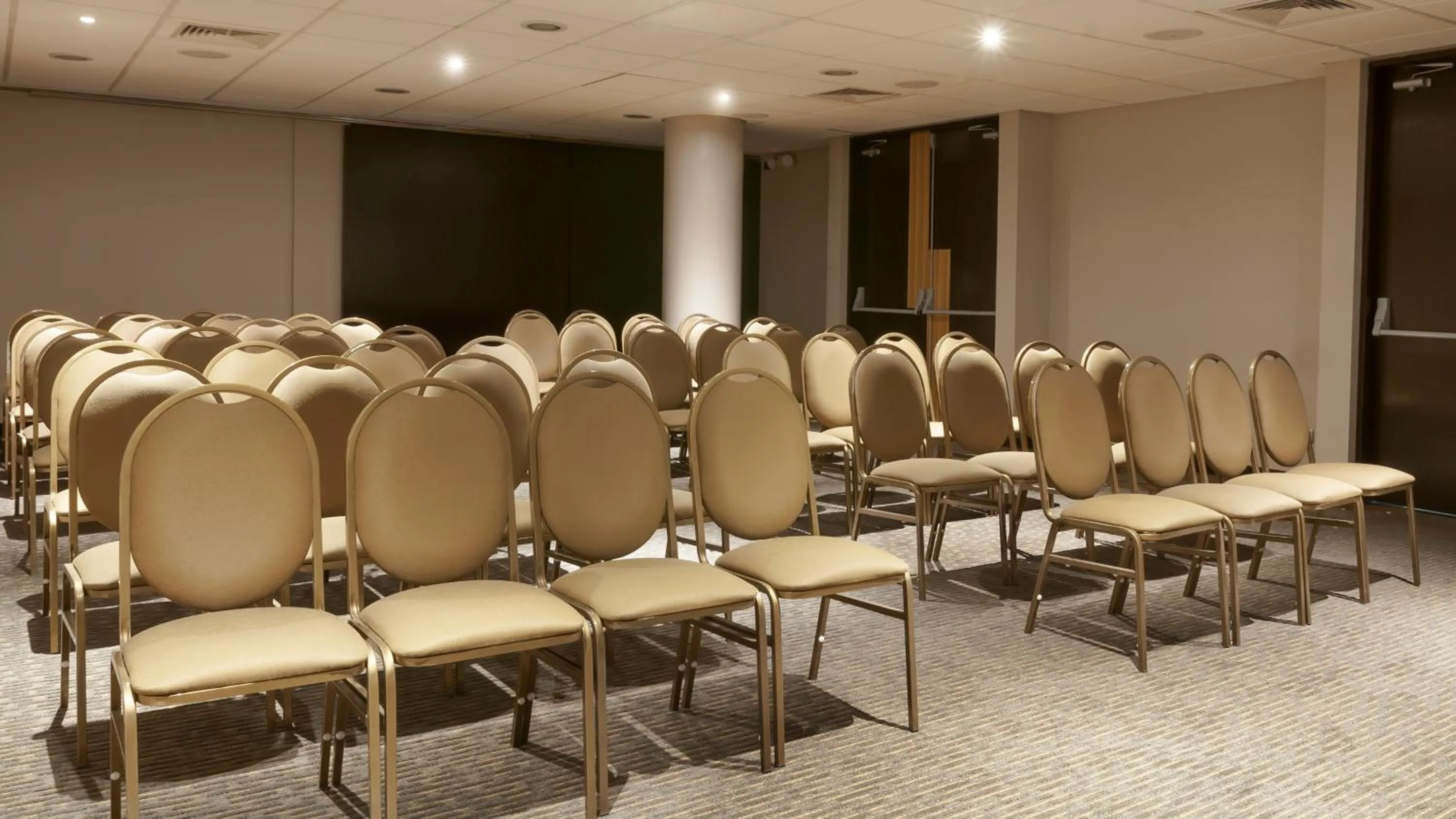 Business facilities in Arawi Miraflores Prime