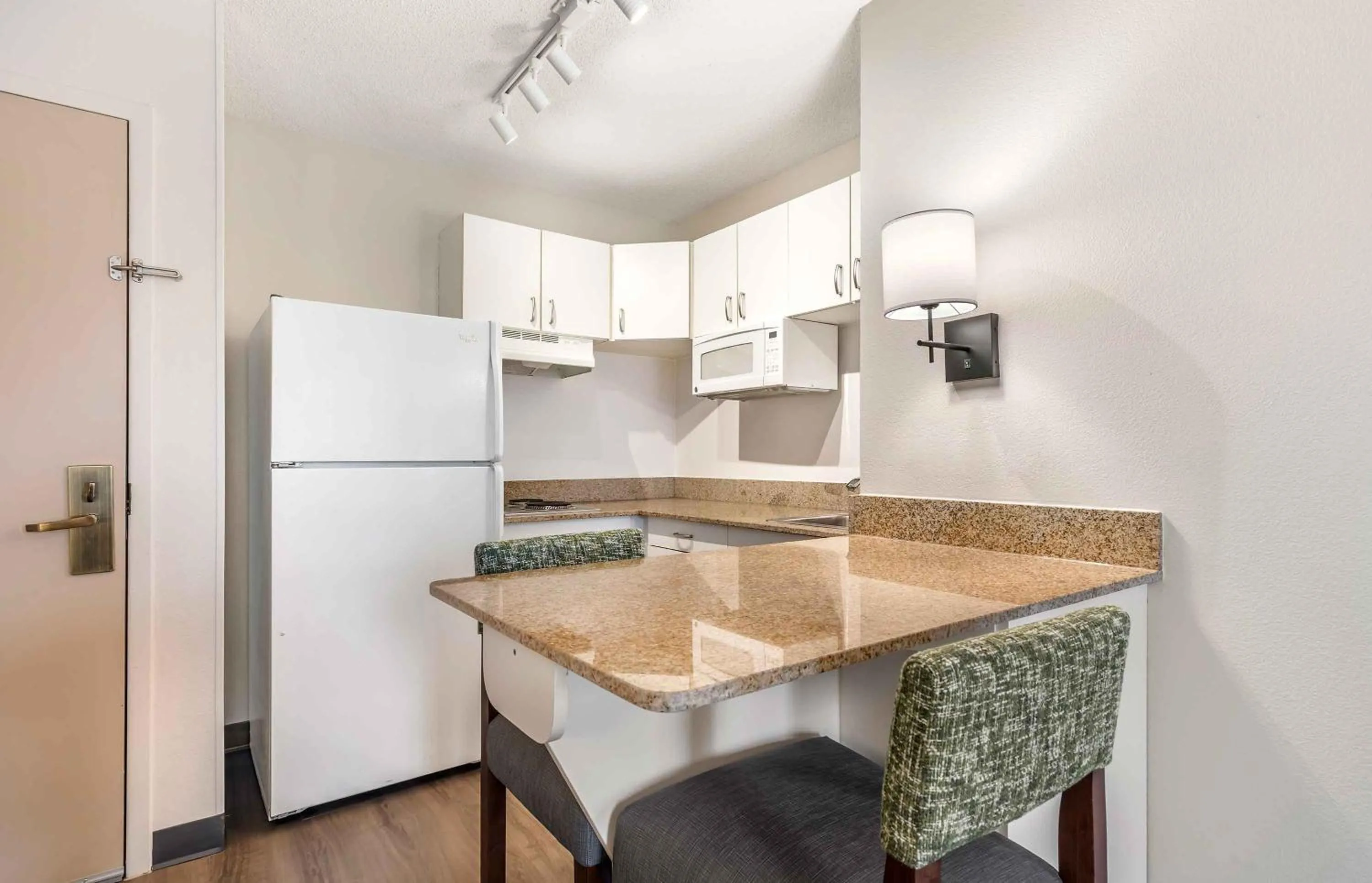 Kitchen or kitchenette in Extended Stay America Suites - Washington, DC - Alexandria - Eisenhower Ave