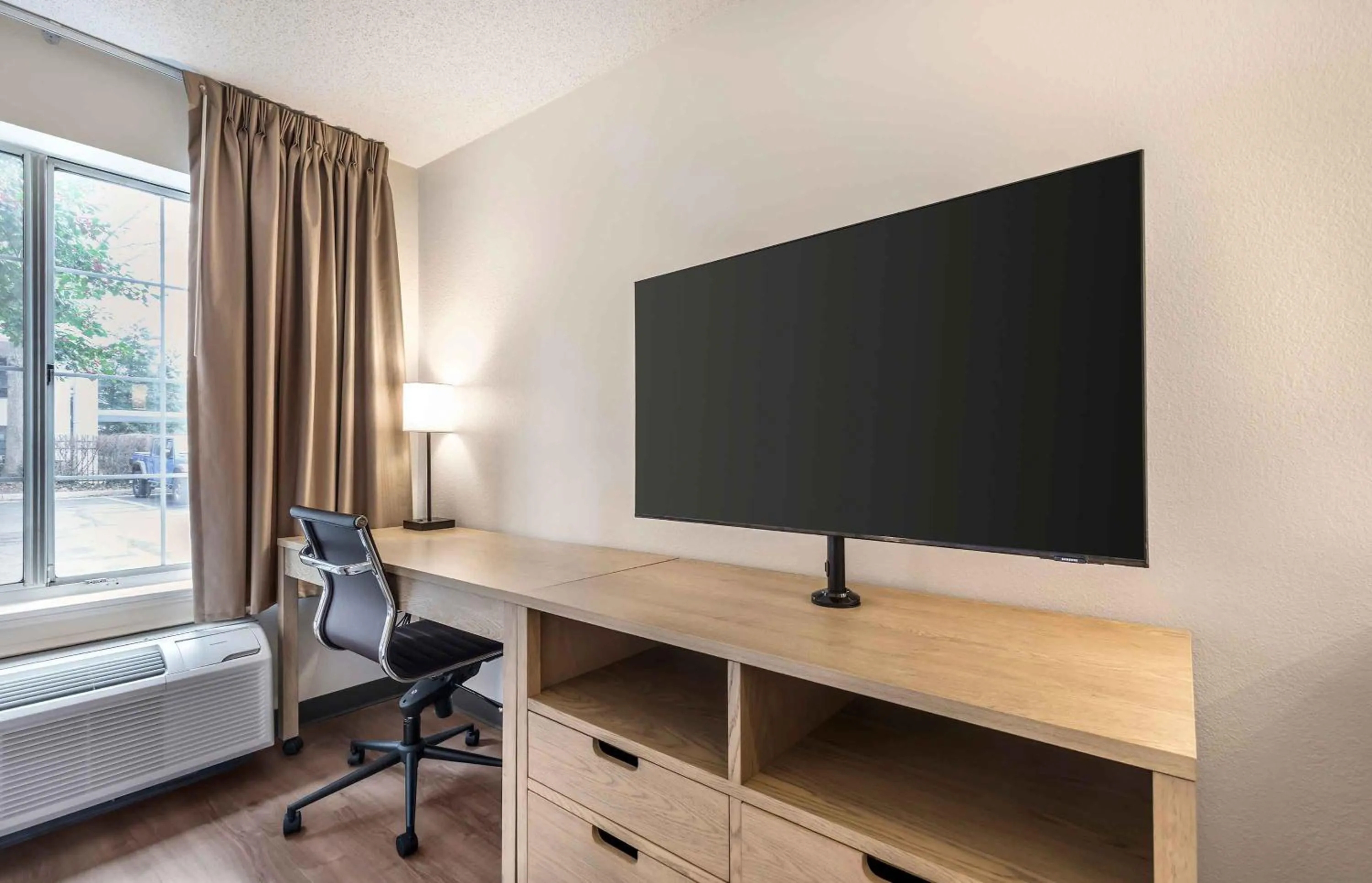 TV and multimedia in Extended Stay America Suites - Washington, DC - Alexandria - Eisenhower Ave