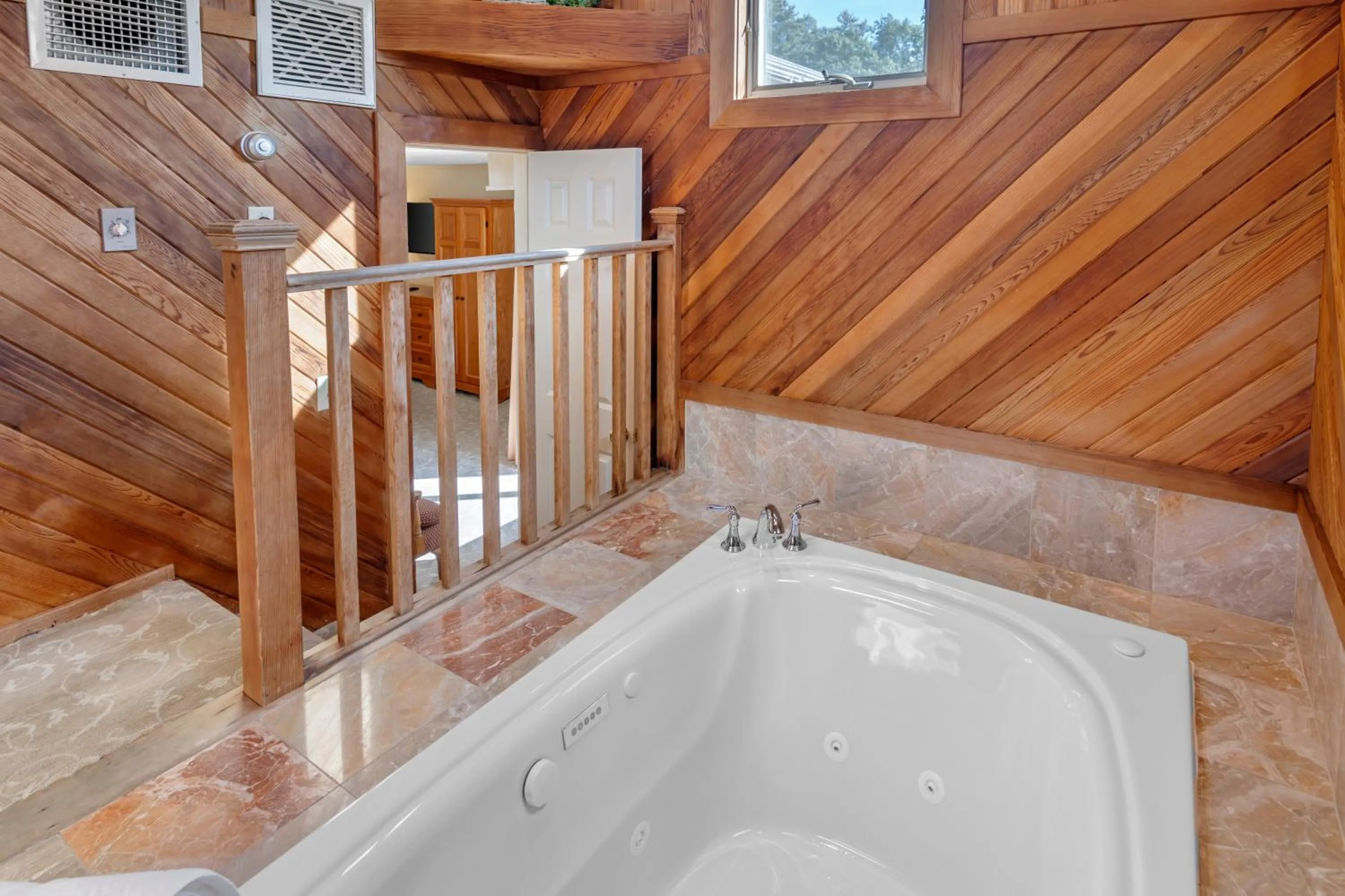 Bath in Meadowmere Resort