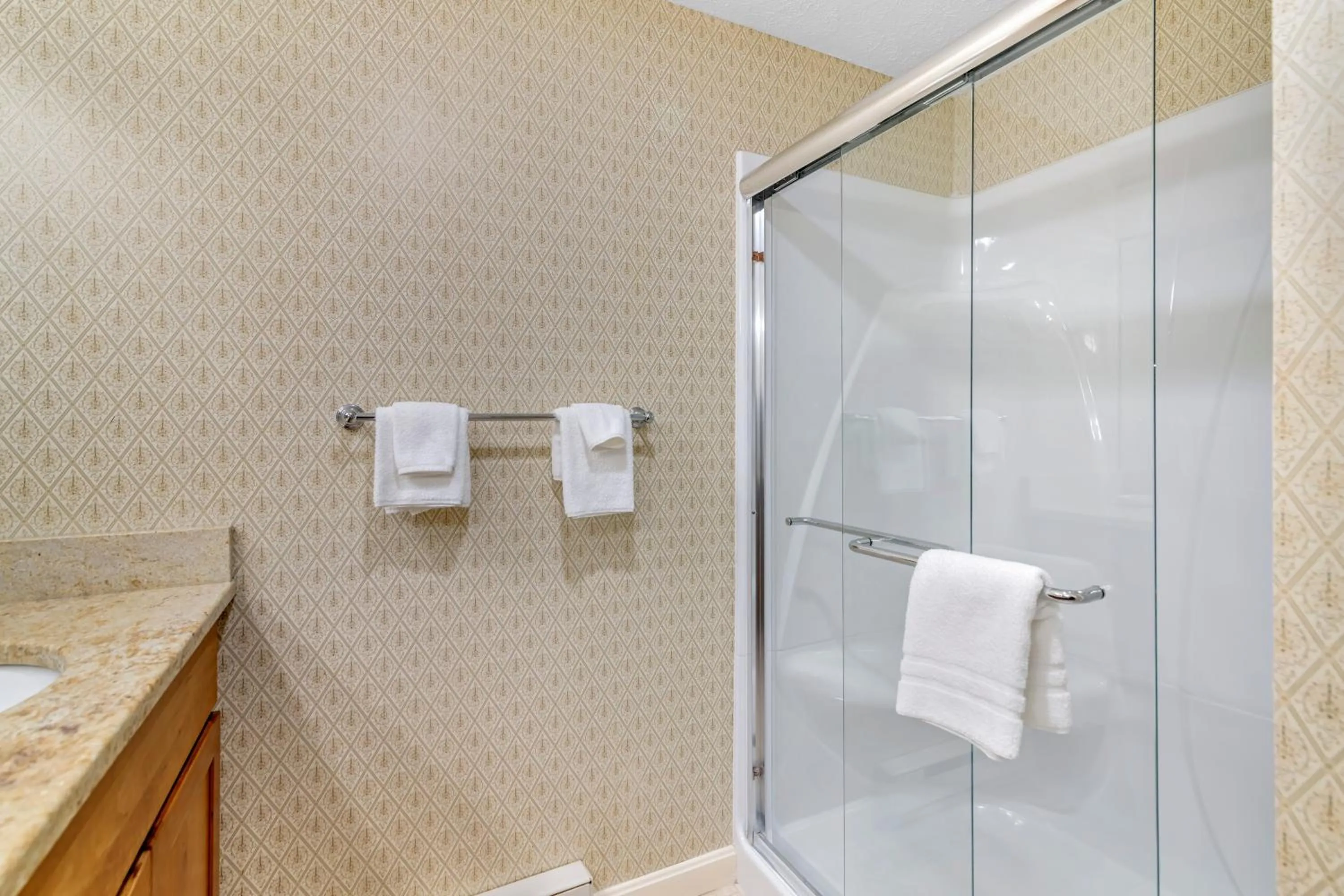 Shower in Meadowmere Resort