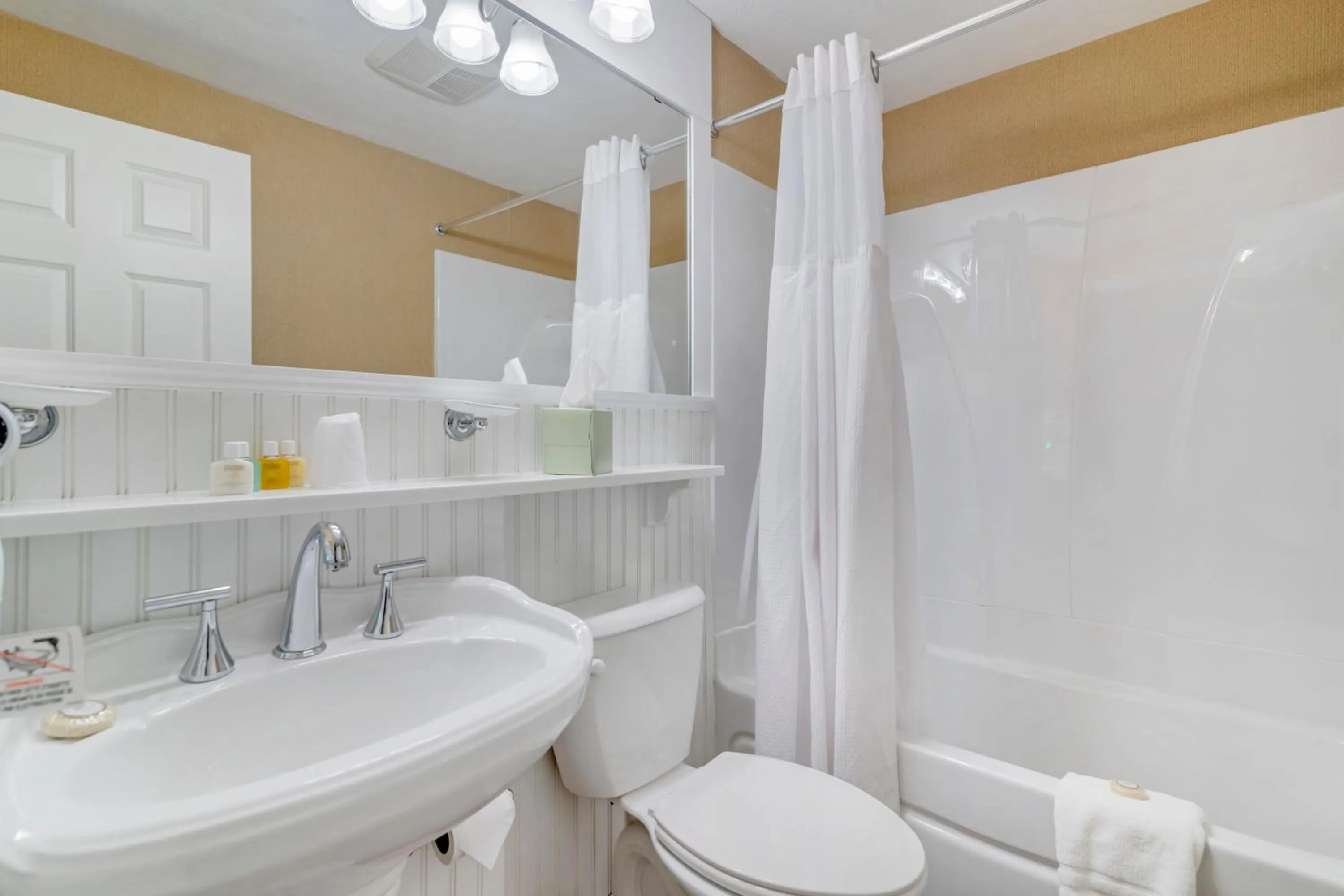 Toilet in Meadowmere Resort