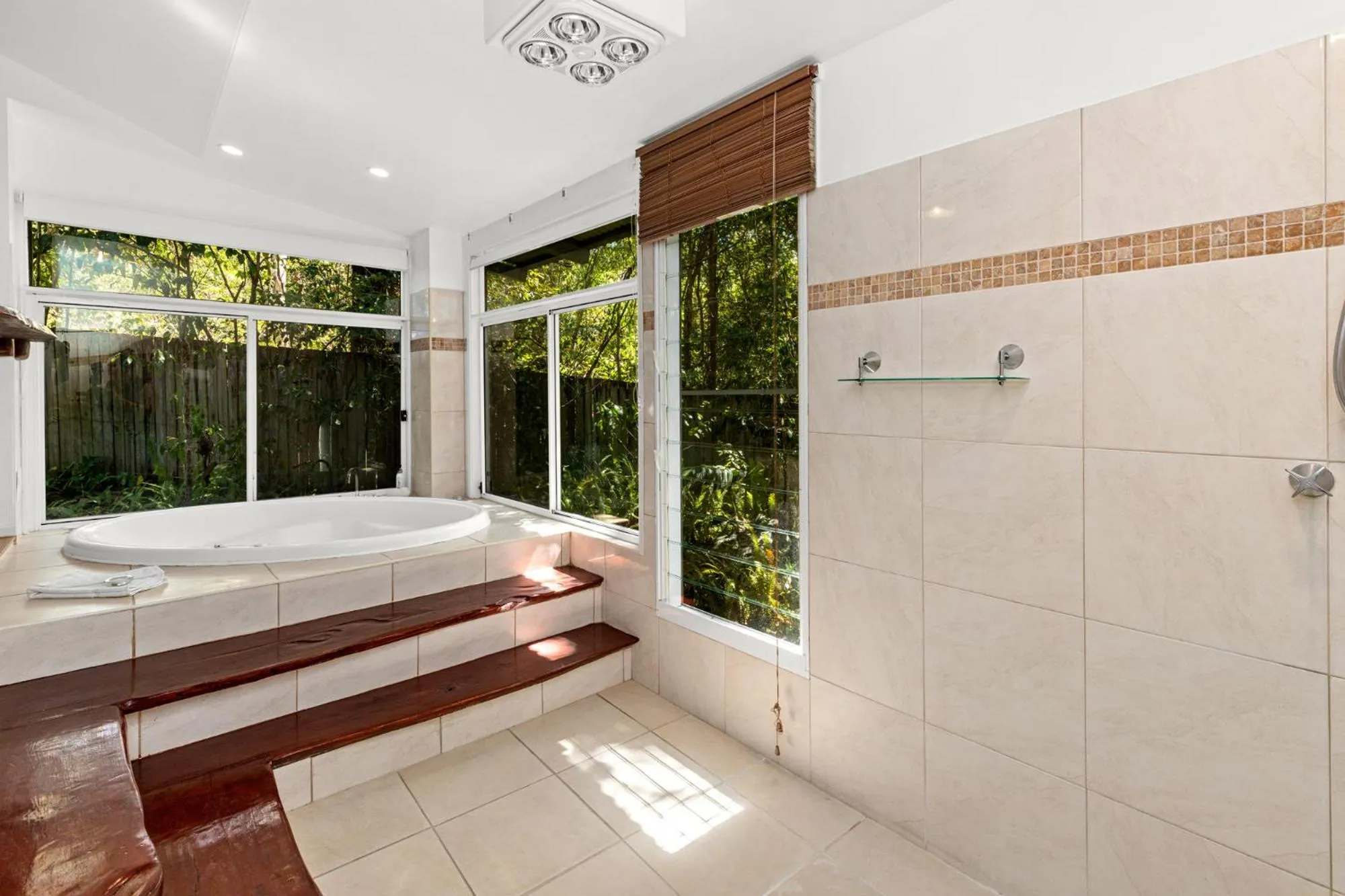 Bathroom in Hunchy Hideaway