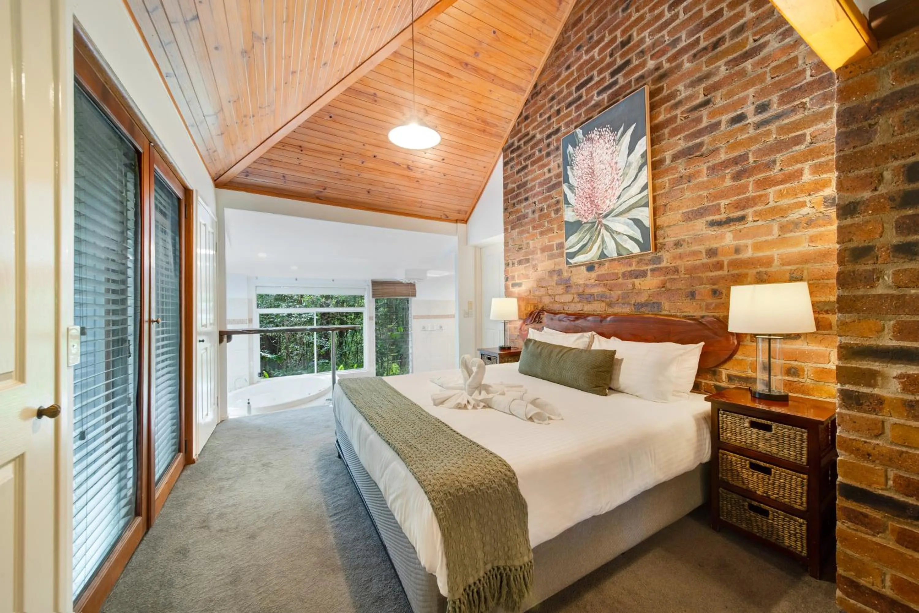 Photo of the whole room, Bed in Hunchy Hideaway