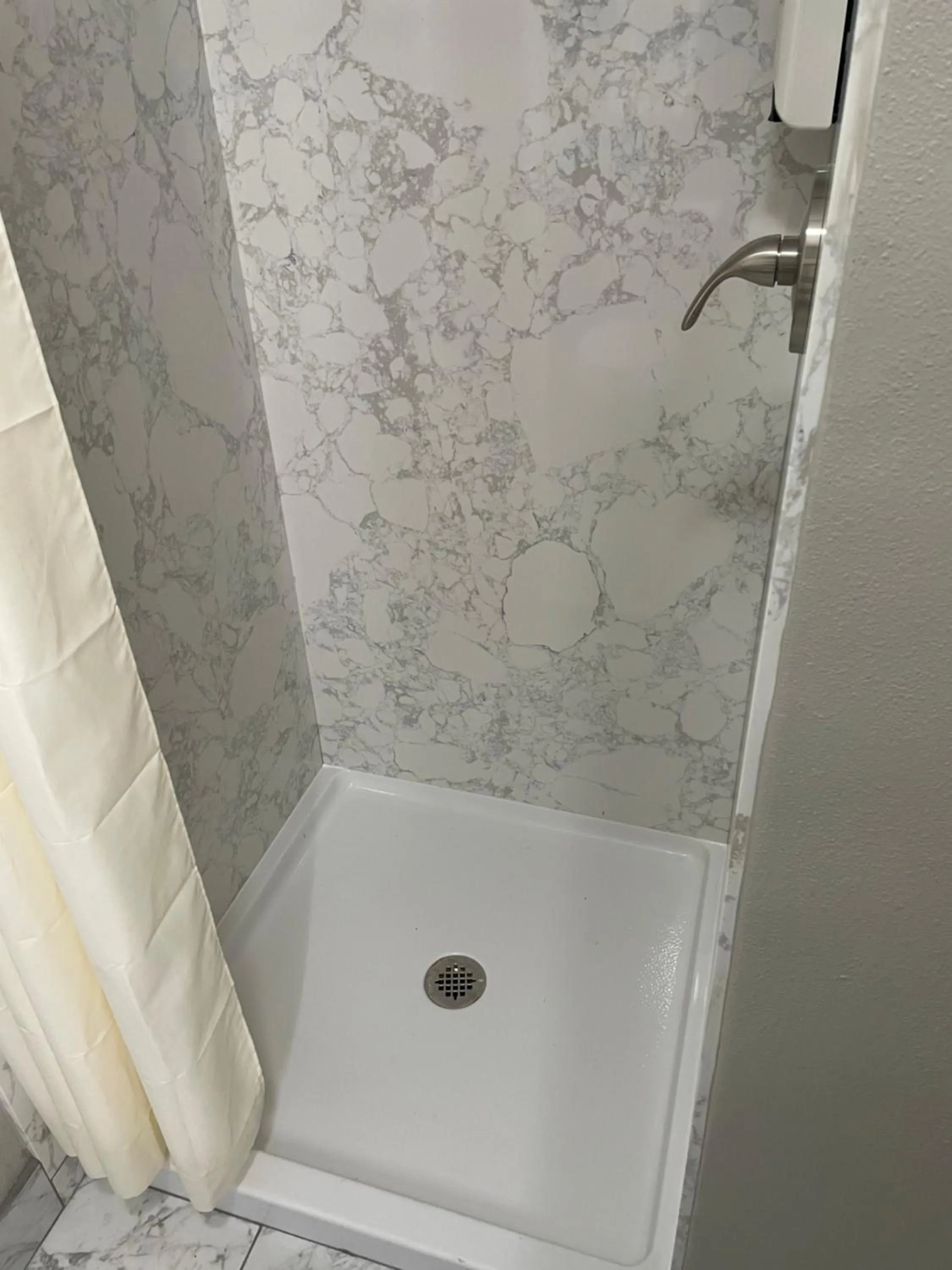 Bathroom in Villa Court Inn Oroville