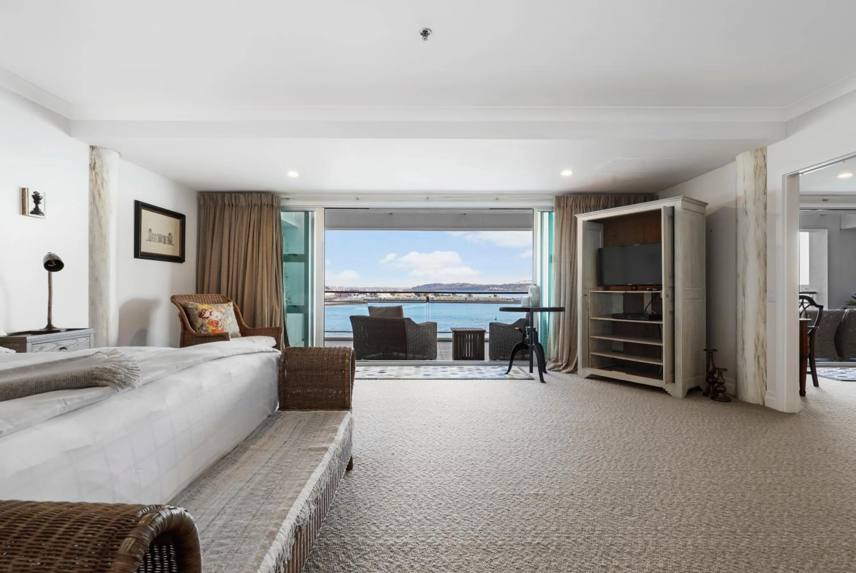 Bed in Auckland Waterfront Serviced Apartments on Prince's Wharf