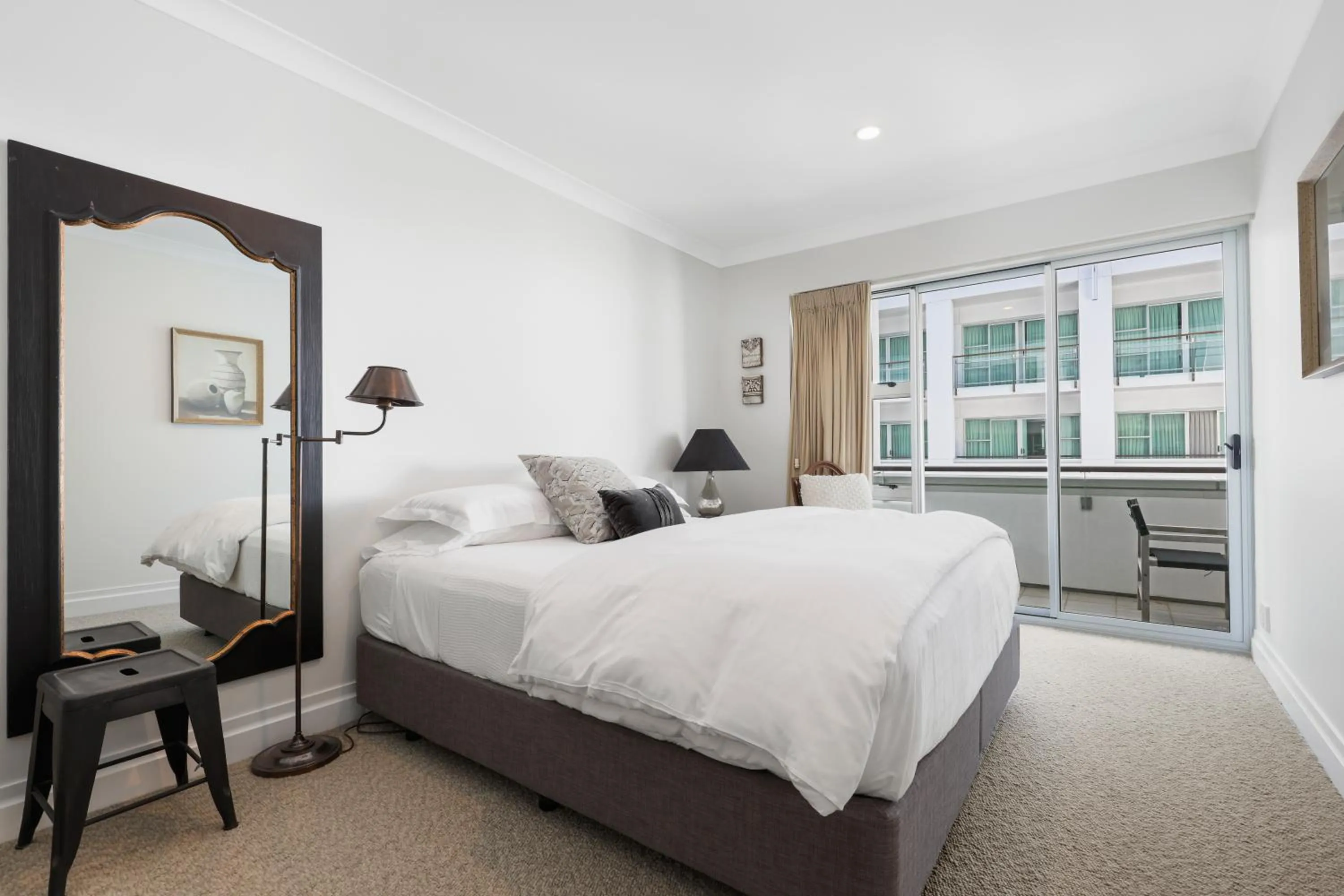 Bed in Auckland Waterfront Serviced Apartments on Prince's Wharf